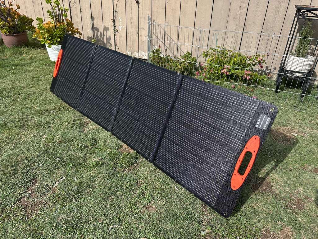 SOKIOVOLA N-Type 16BB 200W Portable Solar Panel for EF/Jackery/Bluetti/Anker Power Station Foldable Solar Panel 25% High Efficiency IP68 Waterproof for Outdoor Trip RV Camping Blackout Off Grid customer photo 1
