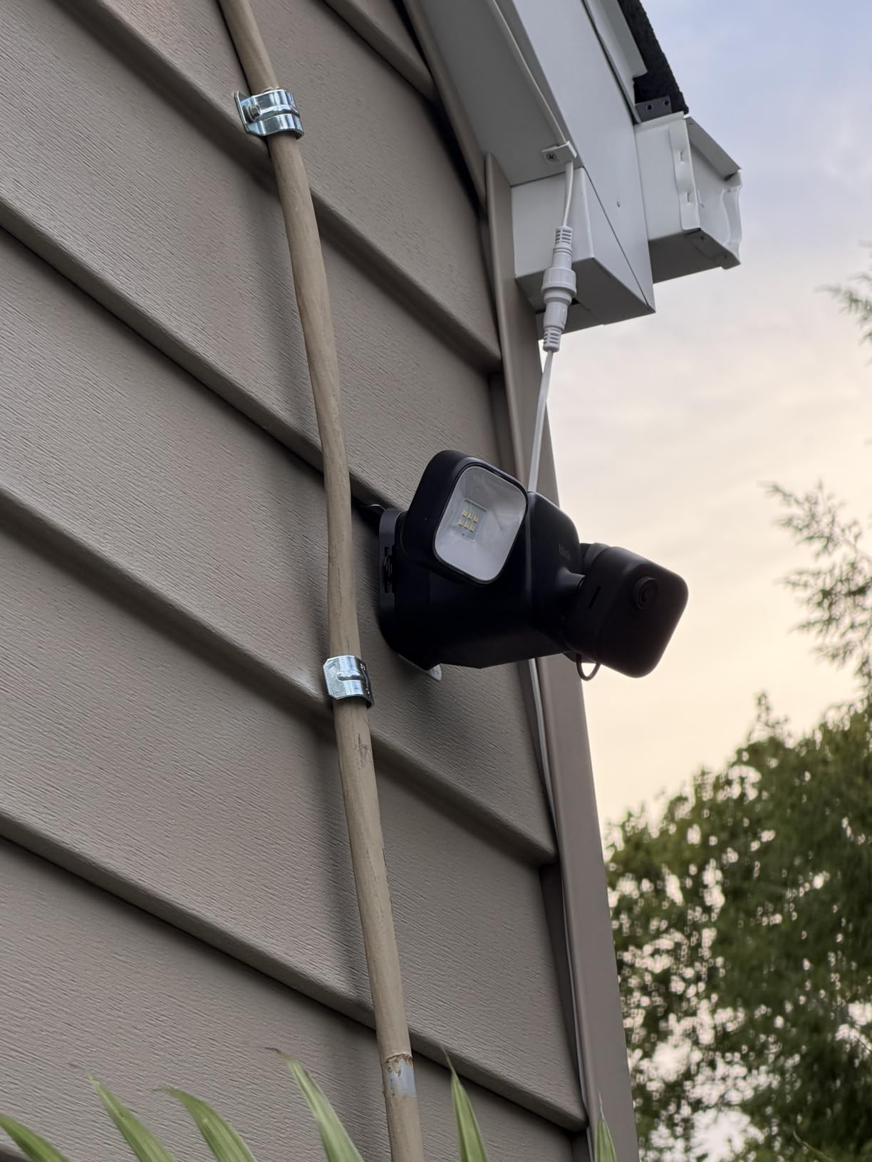 Blink Outdoor 4 Floodlight Camera — Wireless smart security camera, 700 lumens, two-year battery life, enhanced motion detection, Sync Module Core included — 1 camera system customer photo 2