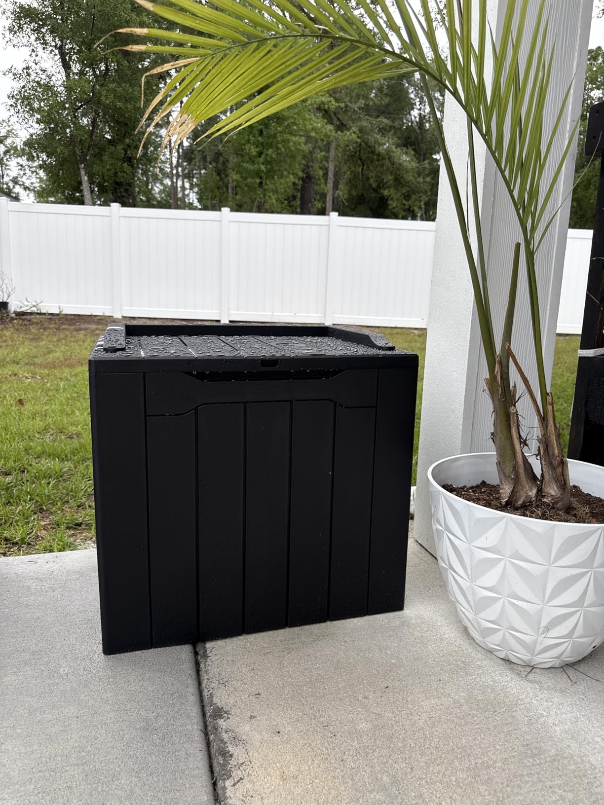 Devoko 78 Gallon Deck Box, Waterproof Resin Outdoor Storage Box customer photo 1