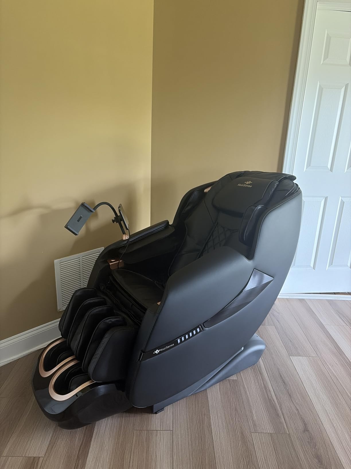 KoziSense A18 Zero Gravity Full Body Massage Chair with Heat customer photo 2