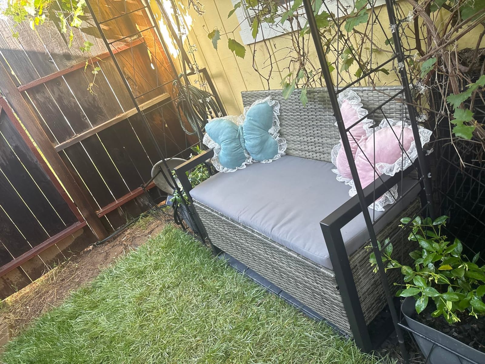Tangkula 40 Gallon Outdoor Bench with Storage, Patio Wicker Storage Bench with Cushion, Cover, Metal Frame, Deck Box Seat for Backyard, Poolside, Balcony, Garden customer photo 1