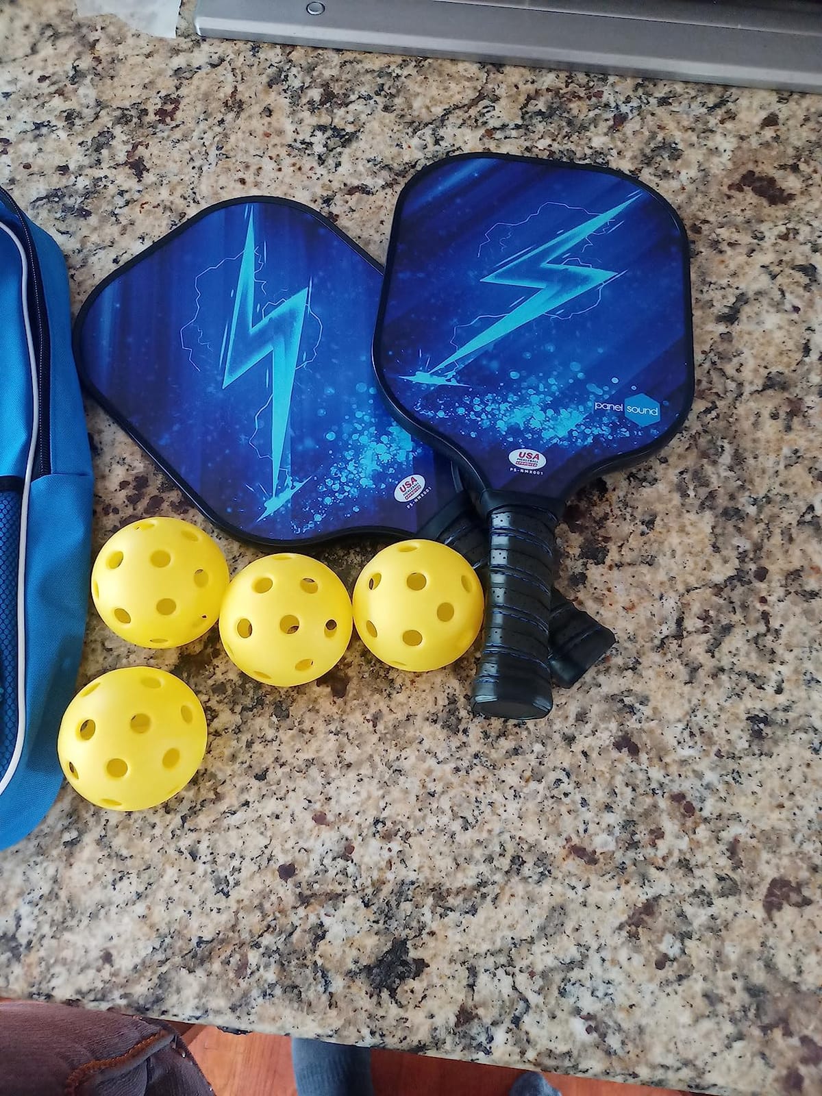 Pickleball Paddles Set of 2 or 4, USAPA Approved Fiberglass Pickleball Racket Set with 4 Outdoor Pickleballs and 1 Carrying Case customer photo 2