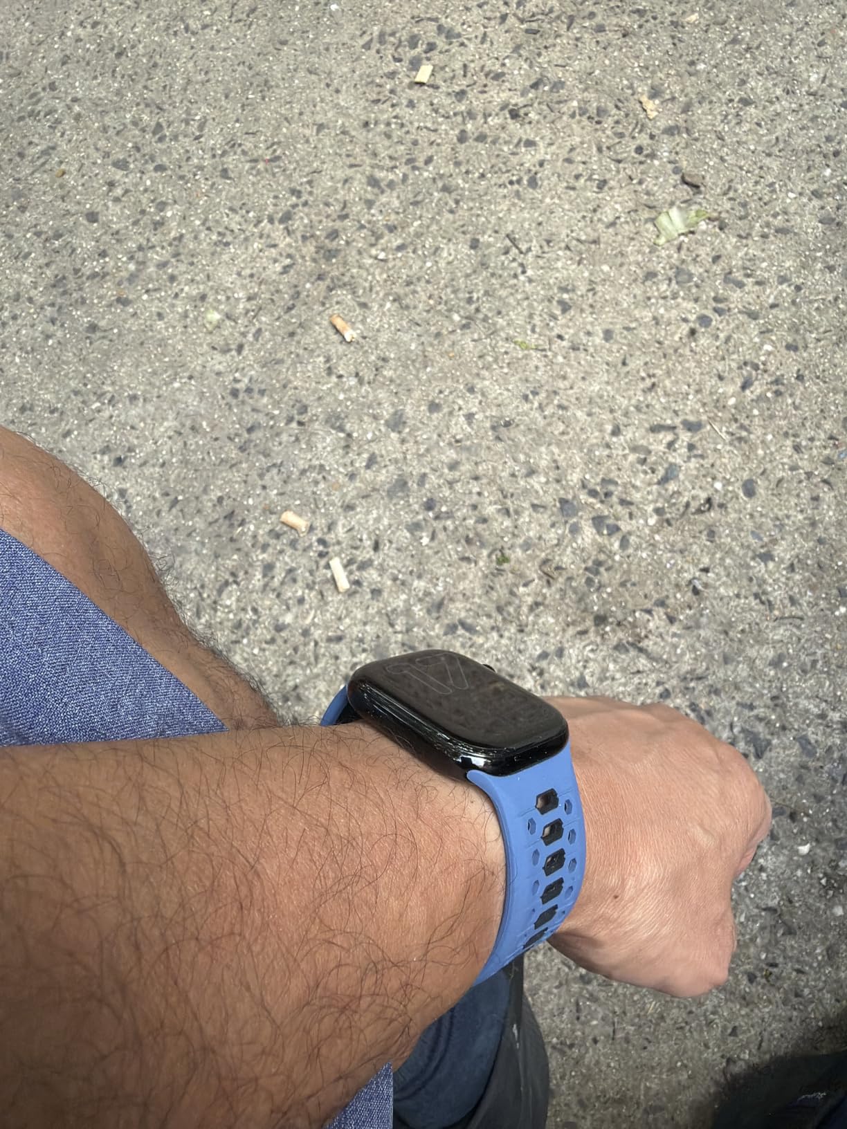 Apple Watch Series 11 [GPS 42mm] Smartwatch with Jet Black Aluminum Case with Black Sport Band - S/M customer photo 2