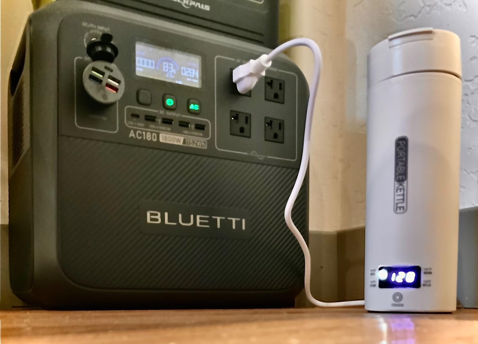 BLUETTI AC200PL Solar Generator & 200W Solar Panel Included 2304Wh LiFePO4 customer photo 2