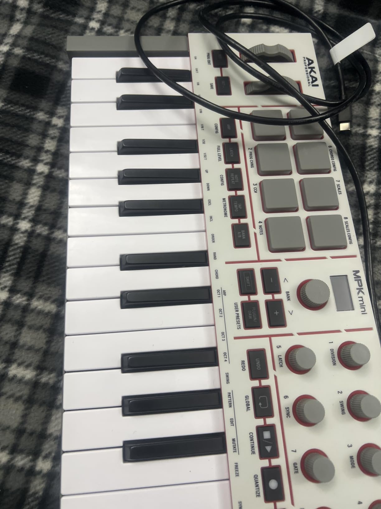 Akai Professional MPK Mini IV 25-Key USB-C MIDI Keyboard Controller, Black customer photo 2