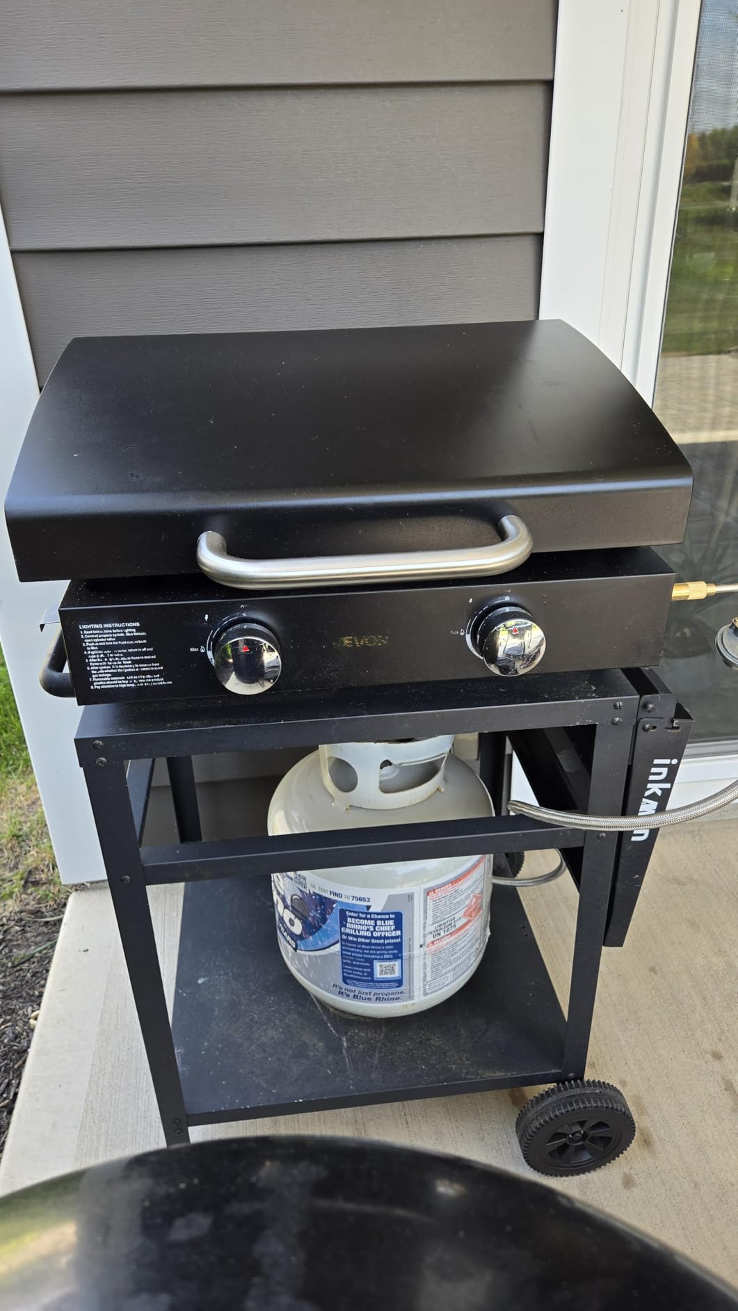 VEVOR Gas Griddle, 2 Burner Tabletop Griddle, 22 inch Portable Griddles Propane with Lid, Oil Drain Hole & Oil Collection Tray, 22000BTU Camping Flat Top Grill for Outdoor Cooking, Tailgating customer photo 1