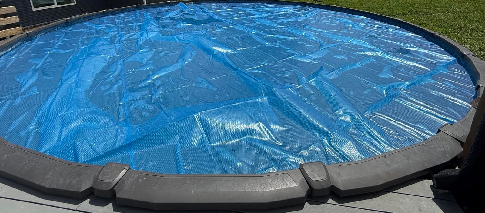 VEVOR Solar Pool Cover 32 x 16 ft 16 Mil Pool Bubble Cover Blue & Black customer photo 1