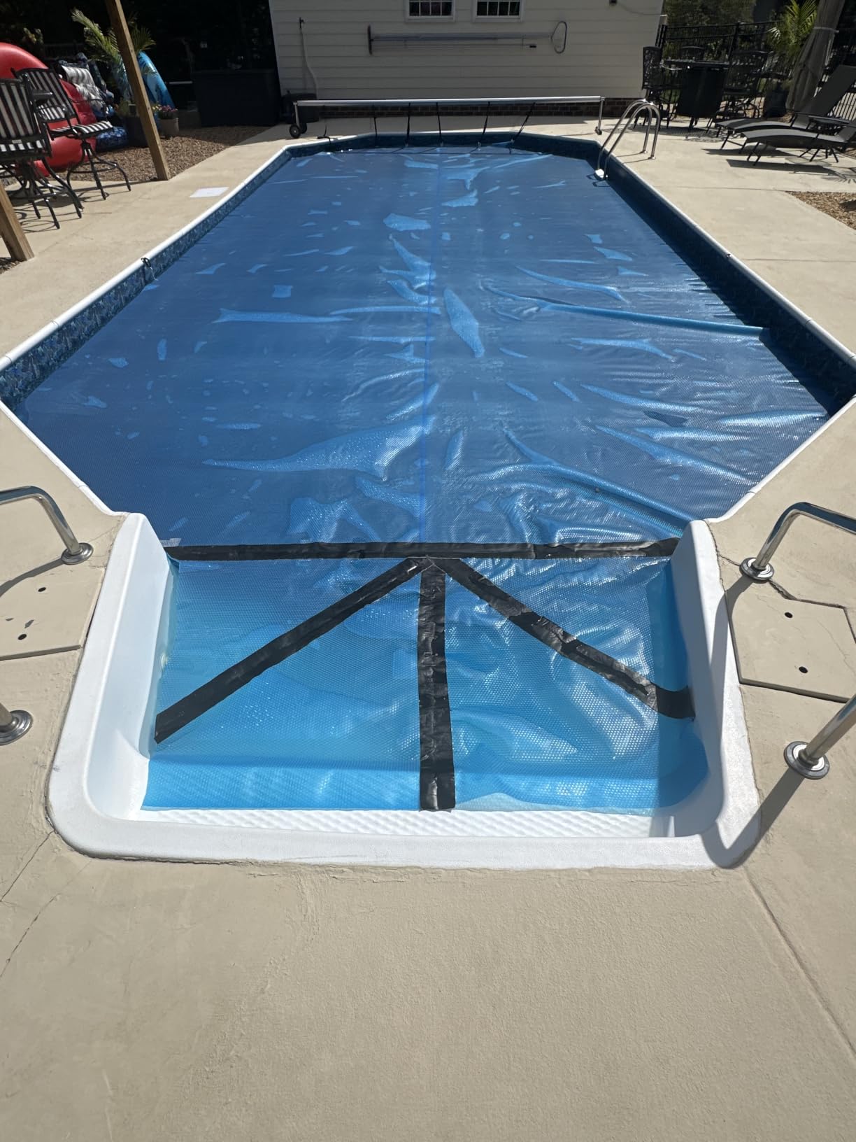 VEVOR Solar Pool Cover 32 x 16 ft 16 Mil Pool Bubble Cover Blue & Black customer photo 2