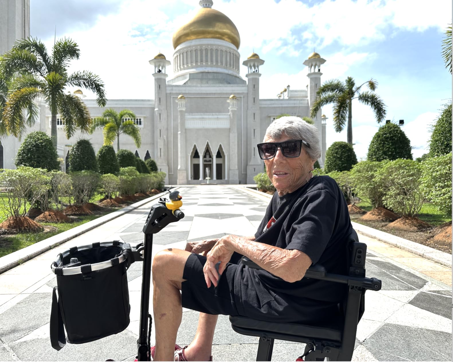 Aotedor Lightweight Mobility Scooter for Seniors, 36 lbs, 22-Mile Range customer photo 1