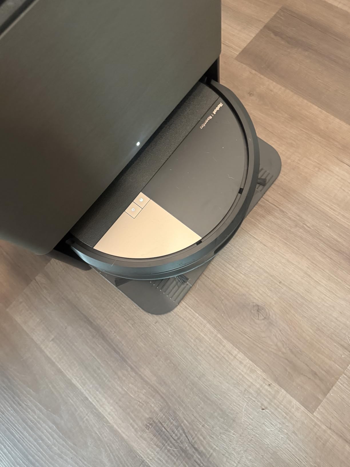 iRobot Roomba 705X Robot Vacuum & Mop Combo, 175x More Suction, Extending Self-Cleaning Roller Mop, Multifunction Dock, 75 Day Self-Emptying, Hot Wash/Dry, AI Obstacle Avoidance, Ideal for Pet Hair customer photo 2