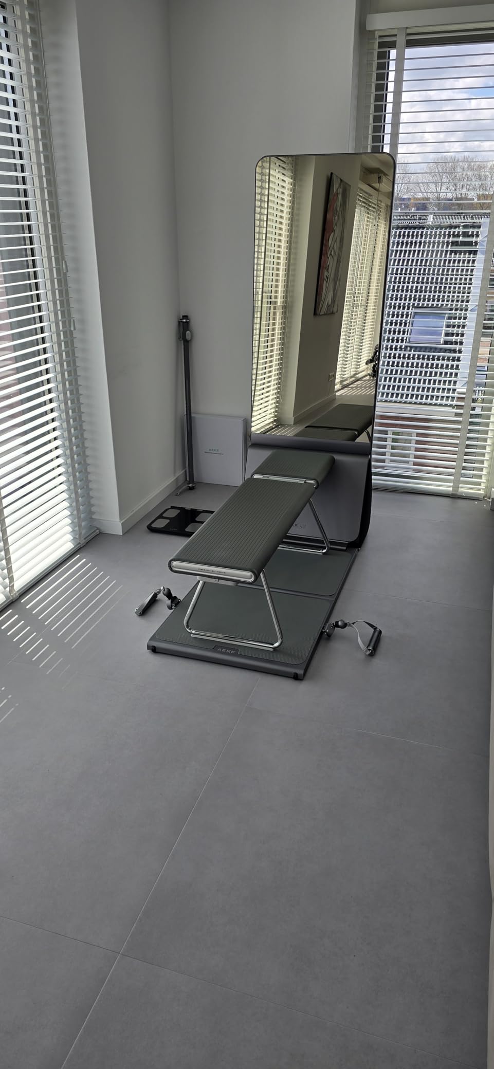 AEKE Smart Home Gym System- Fitness Mirror K1: AI-Powered All-in-One Fitness Machine for Full-Body Strength Training and Personalized Workouts customer photo 2
