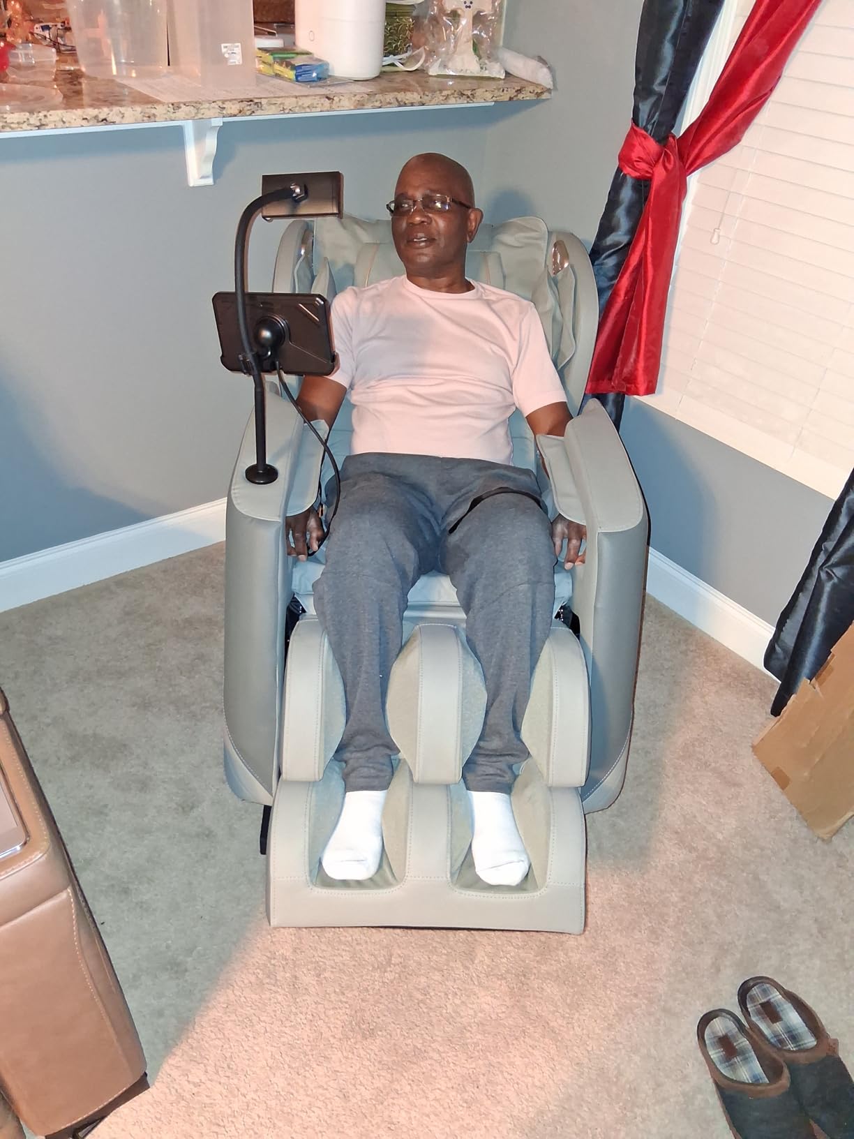 Zero Gravity Massage Chair Full Body Recliner, 16 Fixed Rollers customer photo 1