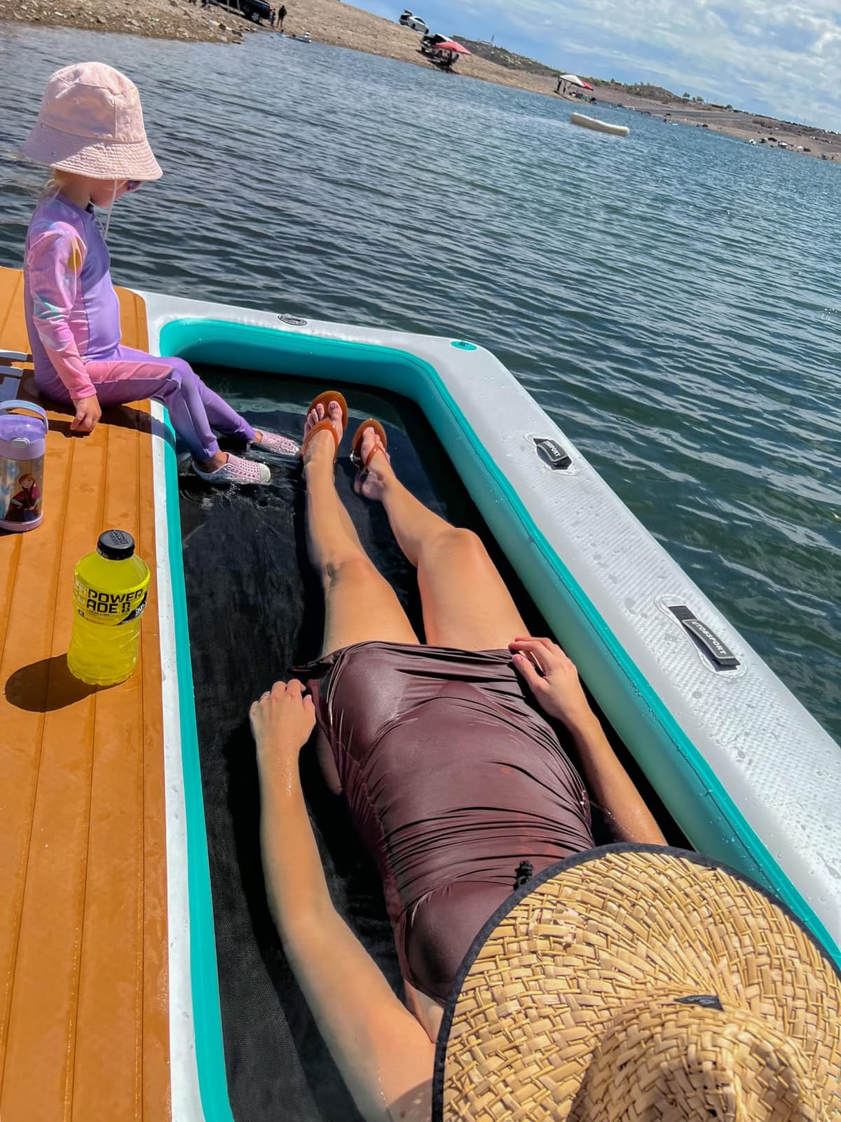 UTOBSPORT Inflatable Floating Dock with Dog Ramp, 8/10FT Non-Slip Wood Grain Floating Platform with Backrest, Stable Water Platform for Pool, Lake, and Ocean Swimming customer photo 2