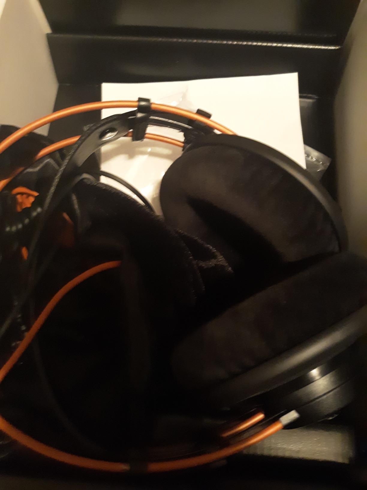 AKG Pro Audio K712 PRO, Wired, Over-Ear, Open Back, Reference Studio Headphones, Flat Wire Voice Coil, Black customer photo 2