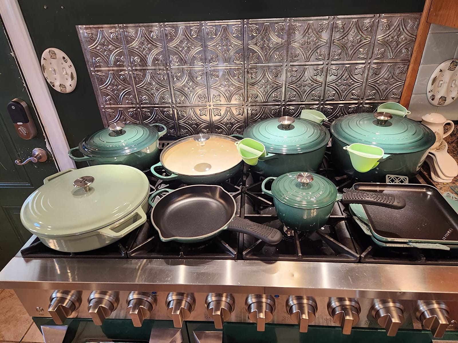 Le Creuset Enameled Cast Iron Round Dutch Oven, 7.25 qt., Cerise customer photo 1