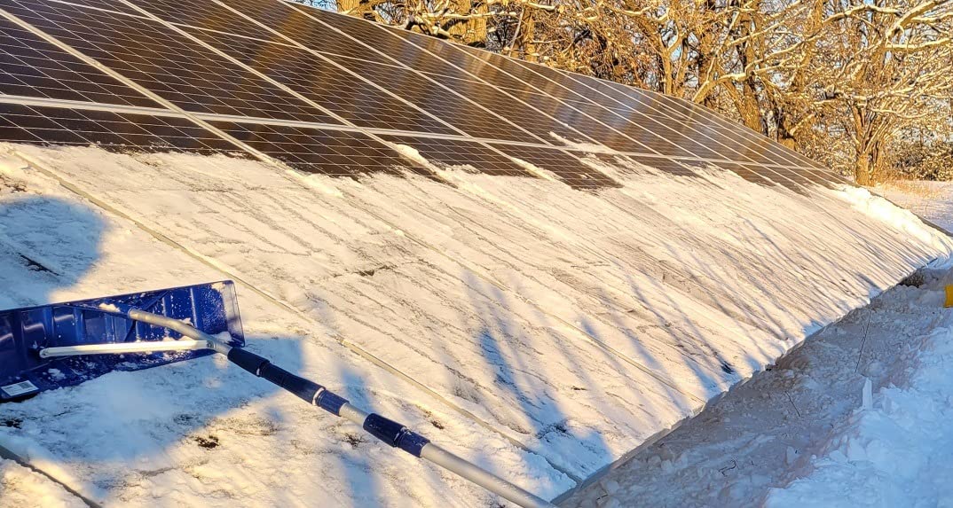 Snow Joe Telescoping Roof Rake, Extendable Leaf & Snow Shovel with Poly Blade, 25 Inch Wide, RJ204M customer photo 1