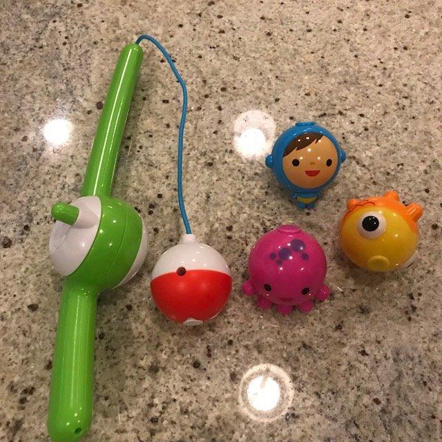 Munchkin® Fishin'™ Magnetic Baby and Toddler Bath Toy, 4pc Set customer photo 1