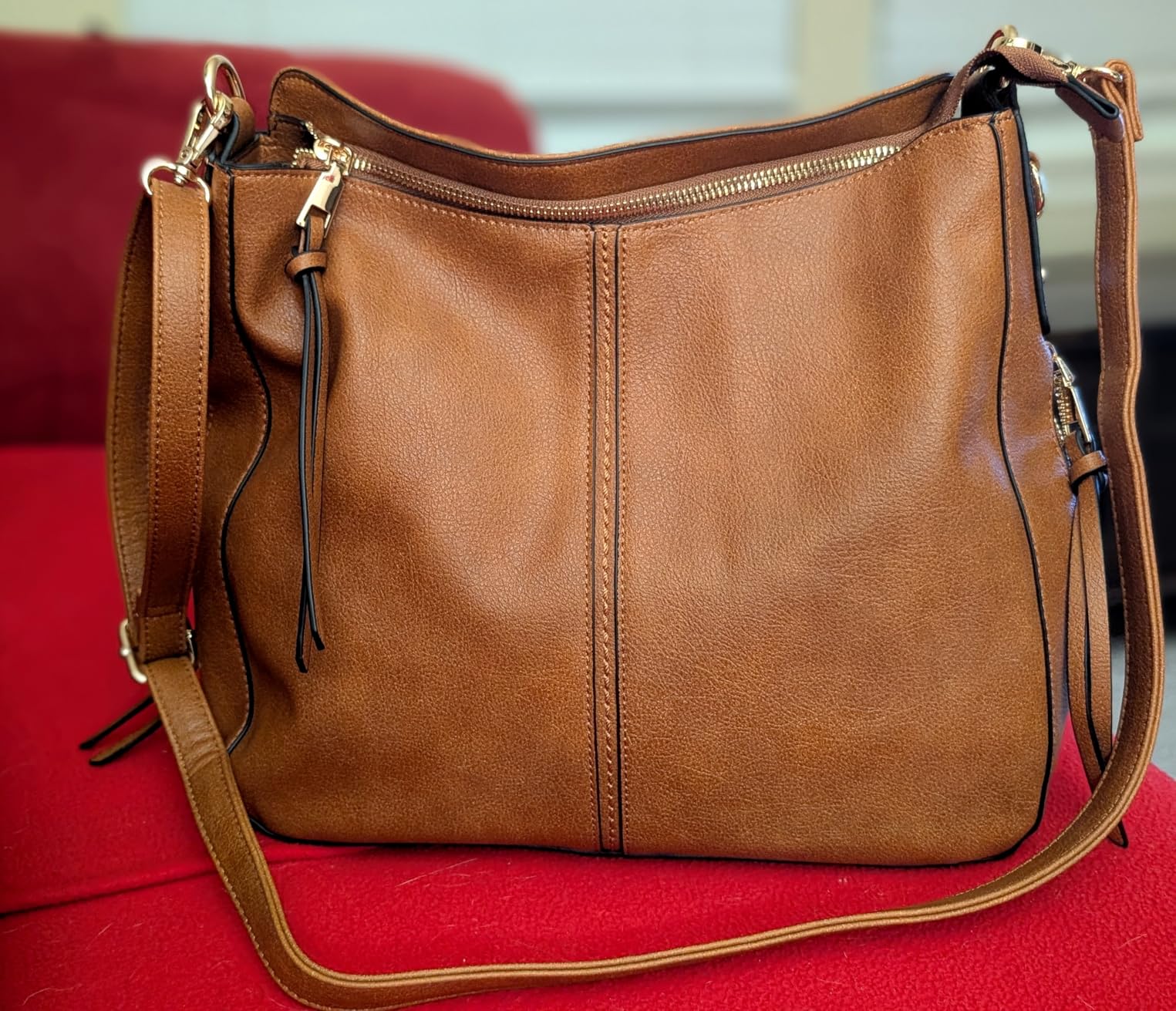 Realer Hobo Crossbody customer photo 2