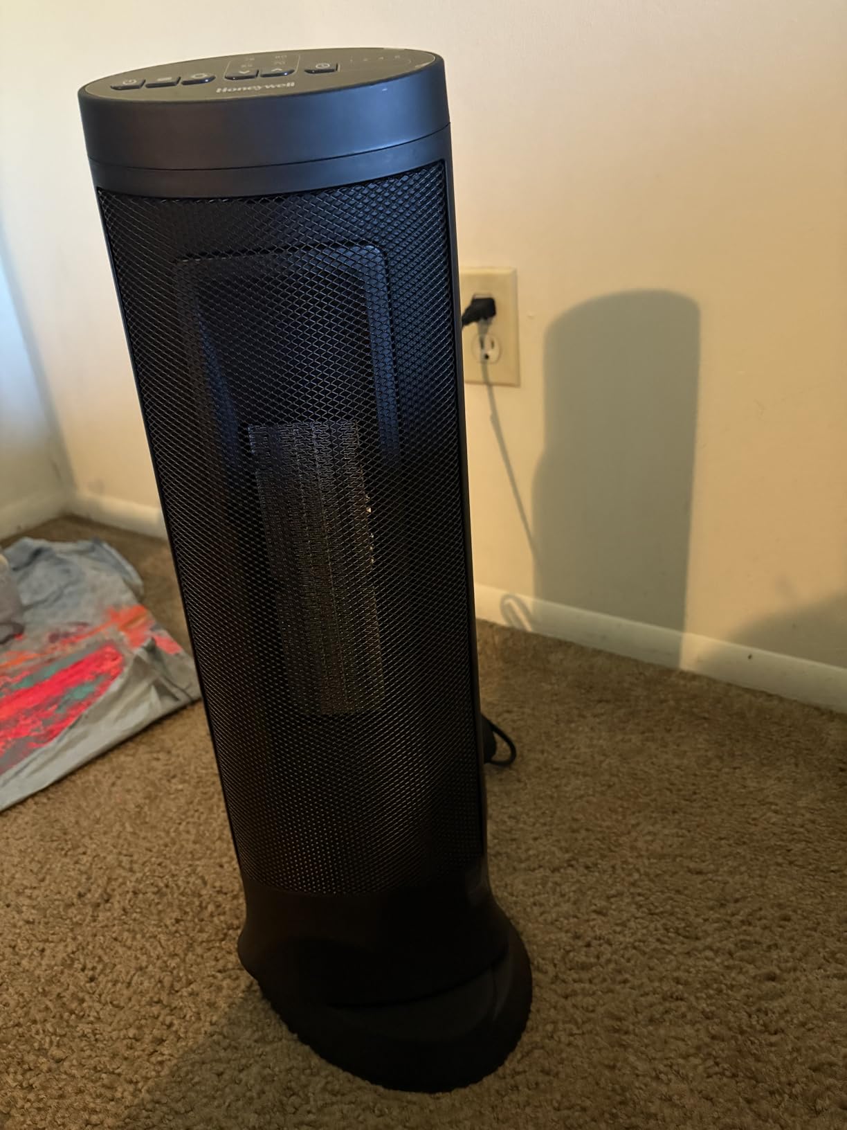 Honeywell Slim Ceramic Tower Heater, Large Room, Black customer photo 1