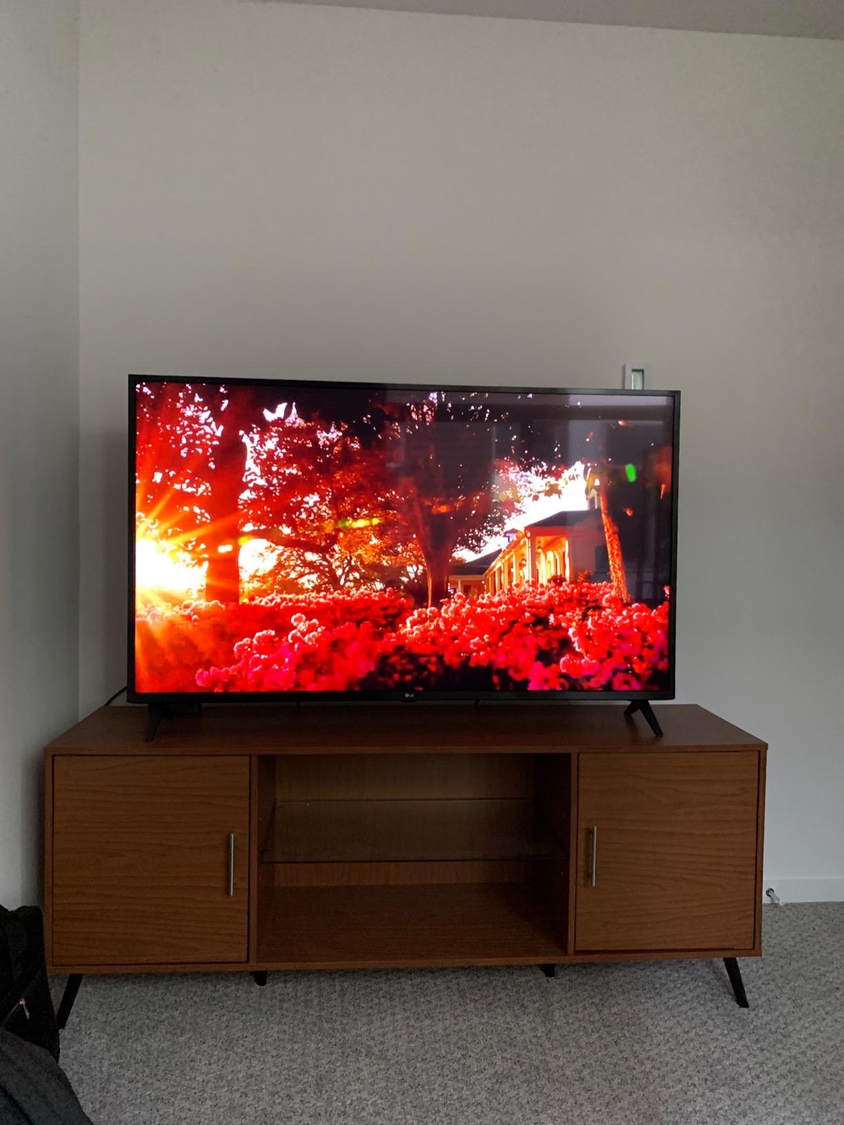 LG UM7300 55-Inch 4K LED customer photo 2