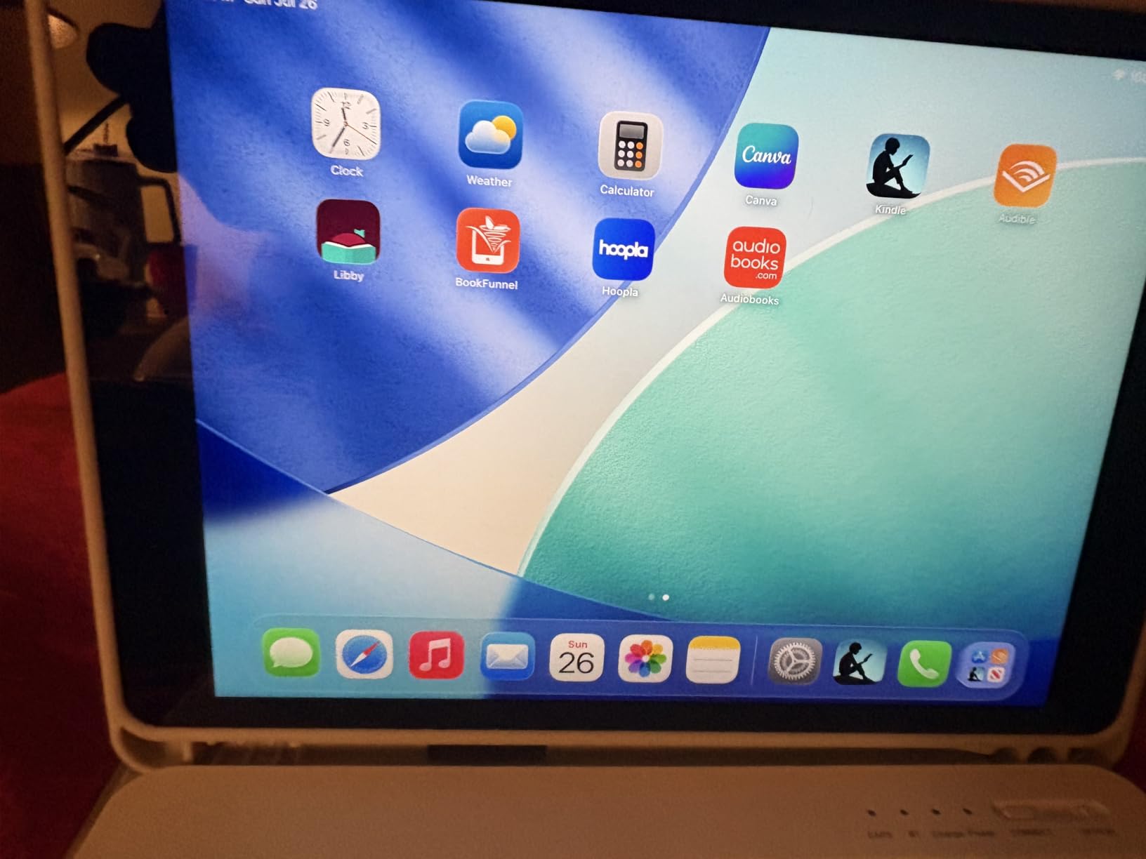 Apple iPad 8th Gen Renewed customer photo 2