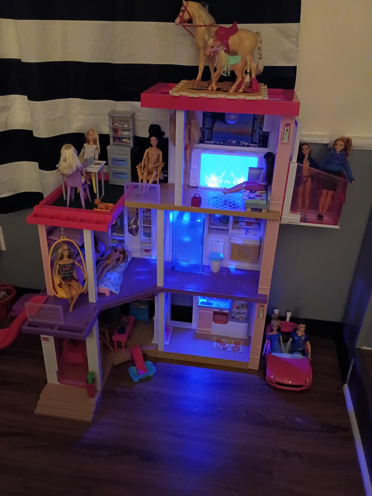 Barbie Dreamhouse Playset customer photo 2
