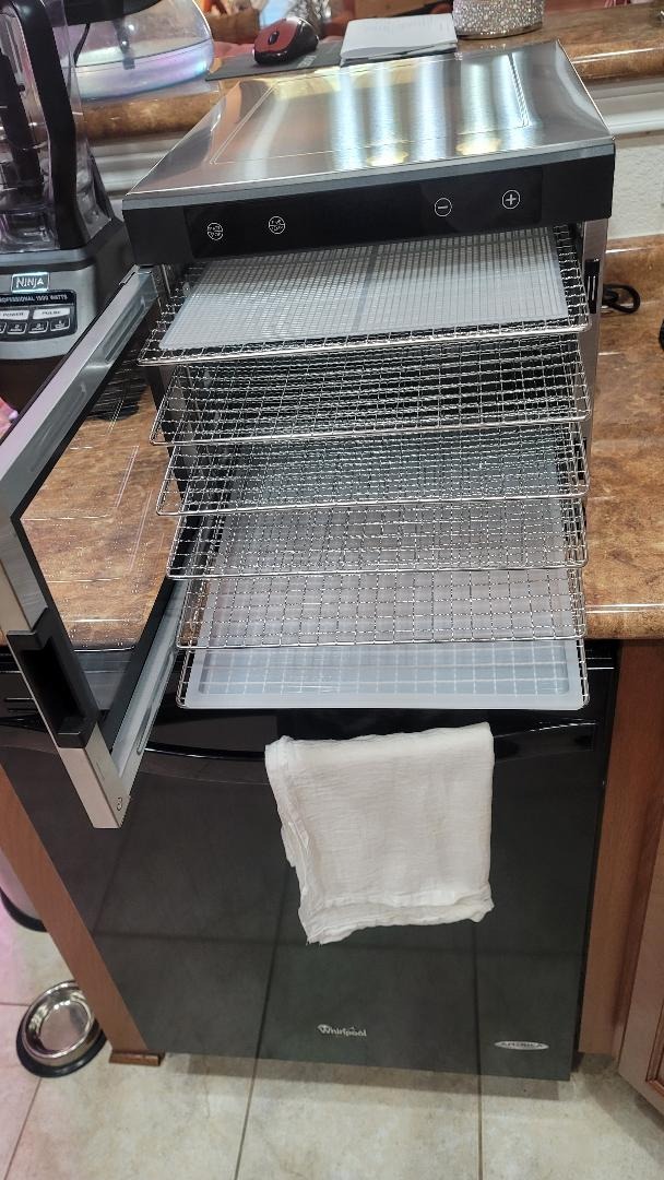 NutriChef Commercial Dehydrator Machine 2000-Watts Electric Food Dehydrator - Extra Large 20 Stainless Steel Trays, Digital Control 167°F Dryer for Jerky, Meat, Dog Treats, Herbs, and Fruit customer photo 1