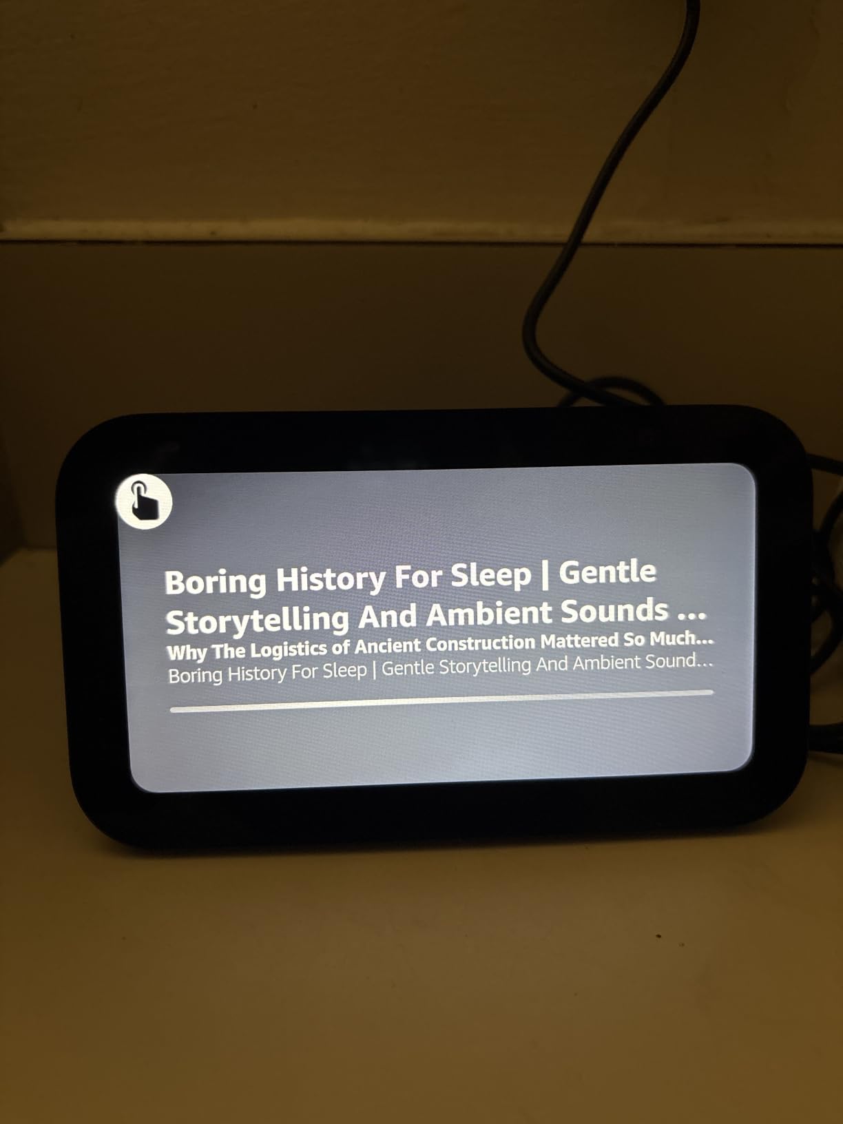 Amazon Echo Show 5 (newest model), Smart display, Designed for Alexa+, 2x the bass and clearer sound, Charcoal customer photo 1