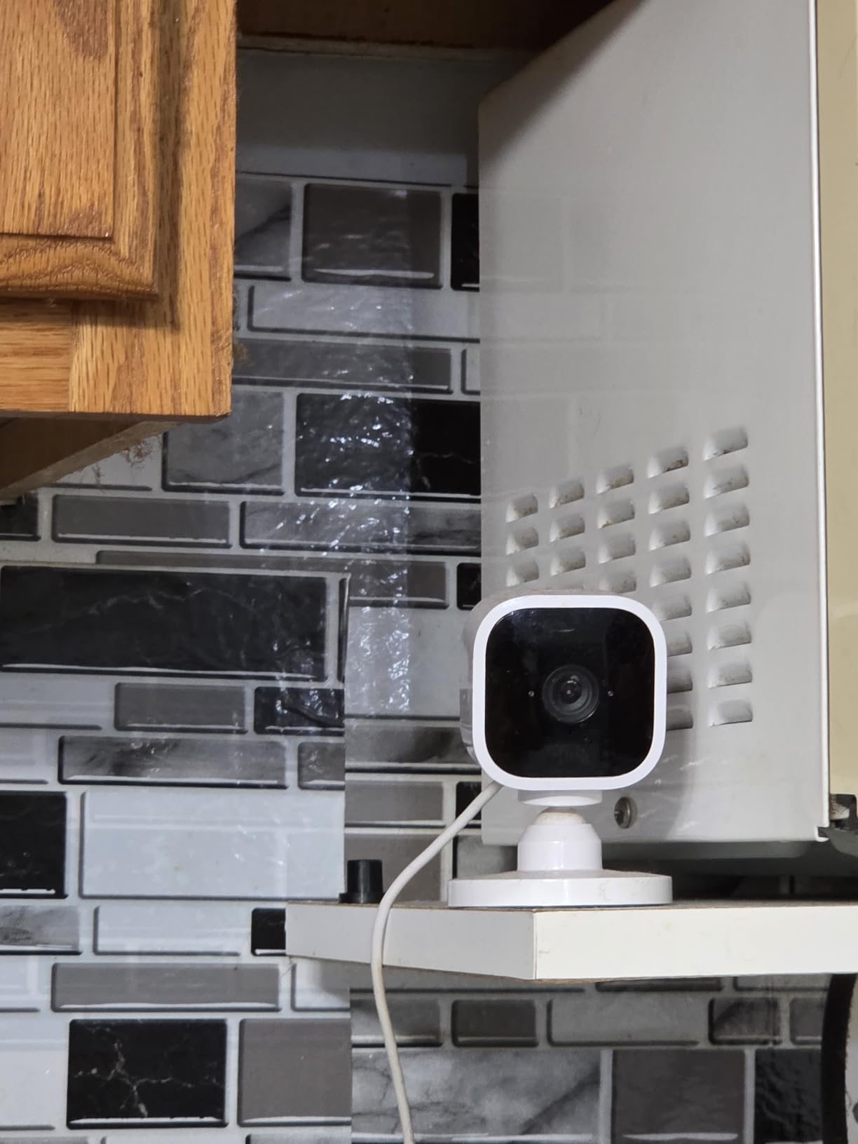 Blink Mini - Compact indoor plug-in smart security camera, 1080p HD video, night vision, motion detection, two-way audio, easy set up, Works with Alexa – 2 cameras (Black) customer photo 1