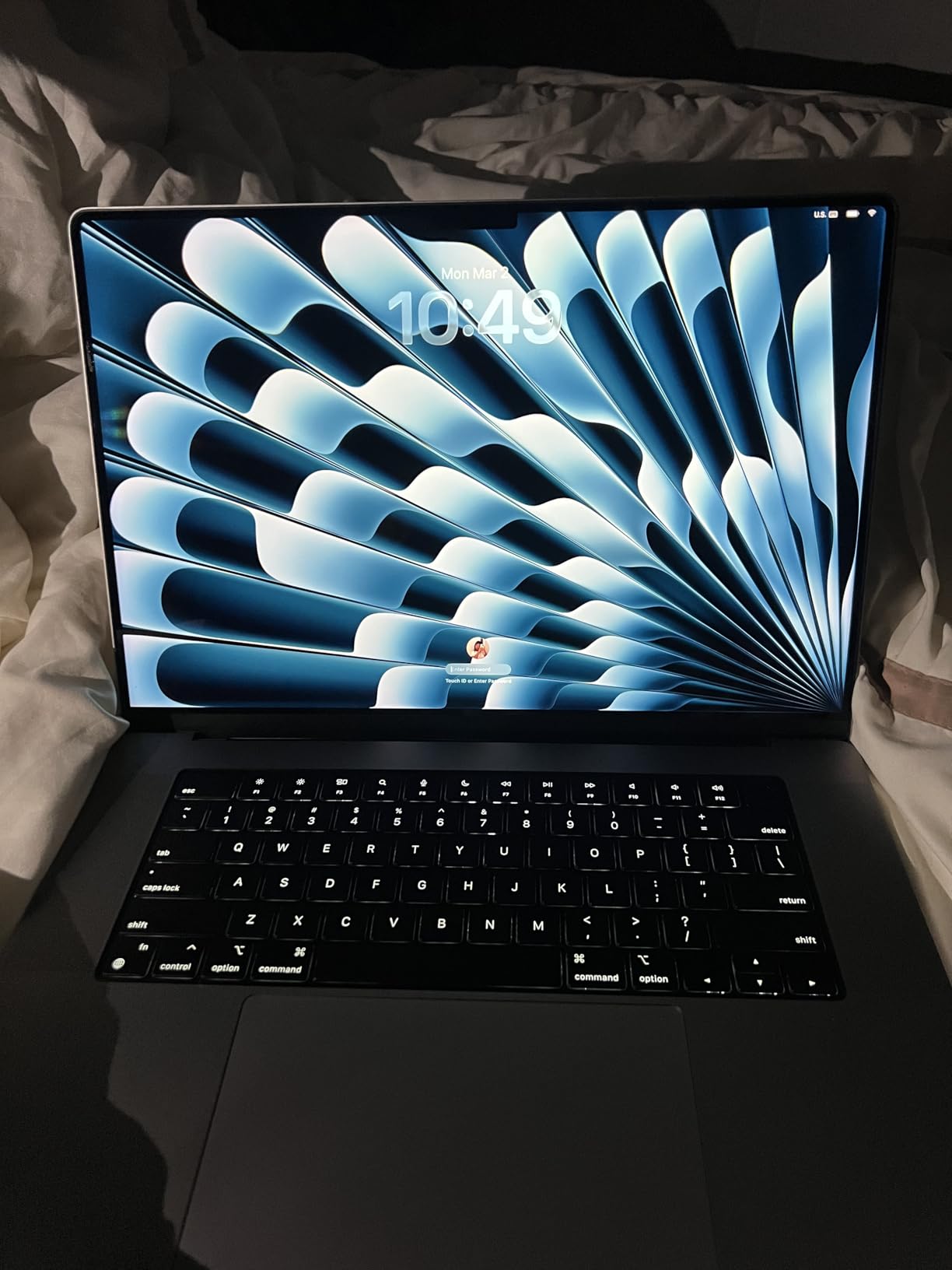 Apple MacBook Pro Late 2021 with Apple M1 Pro chip (16-inch, 16GB RAM, 512GB SSD) Space Gray (Renewed) customer photo 1