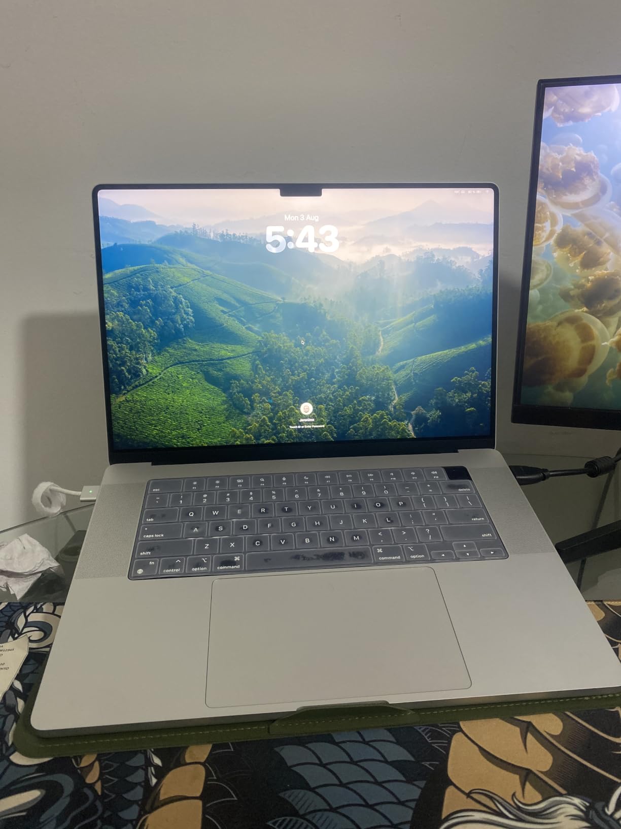 Apple MacBook Pro Late 2021 with Apple M1 Pro chip (16-inch, 16GB RAM, 512GB SSD) Space Gray (Renewed) customer photo 2
