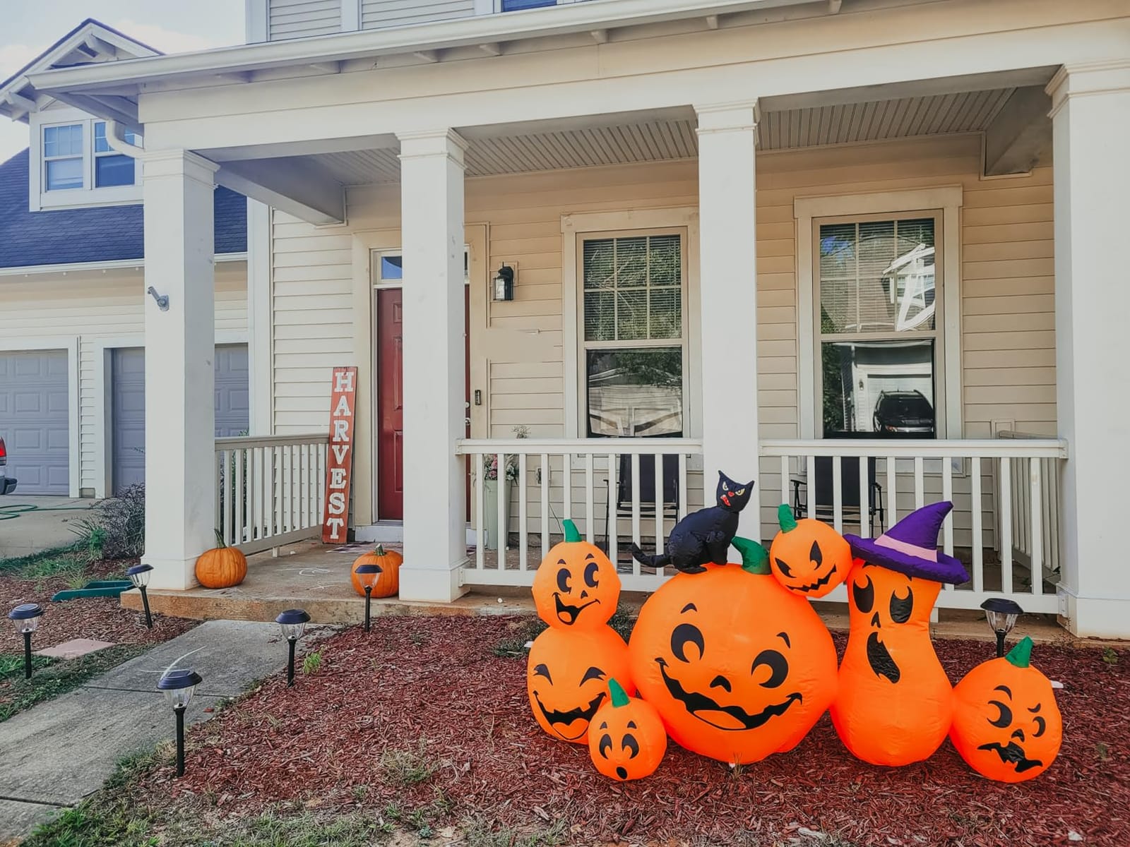 Joiedomi 6 FT Long Halloween Inflatable Outdoor Decorations, Pumpkin Blow Up Yard Decorations, 7 Pcs Inflatable Pumpkin for Outside with Witch's Cat with Build-in LEDs for Halloween Decor customer photo 1