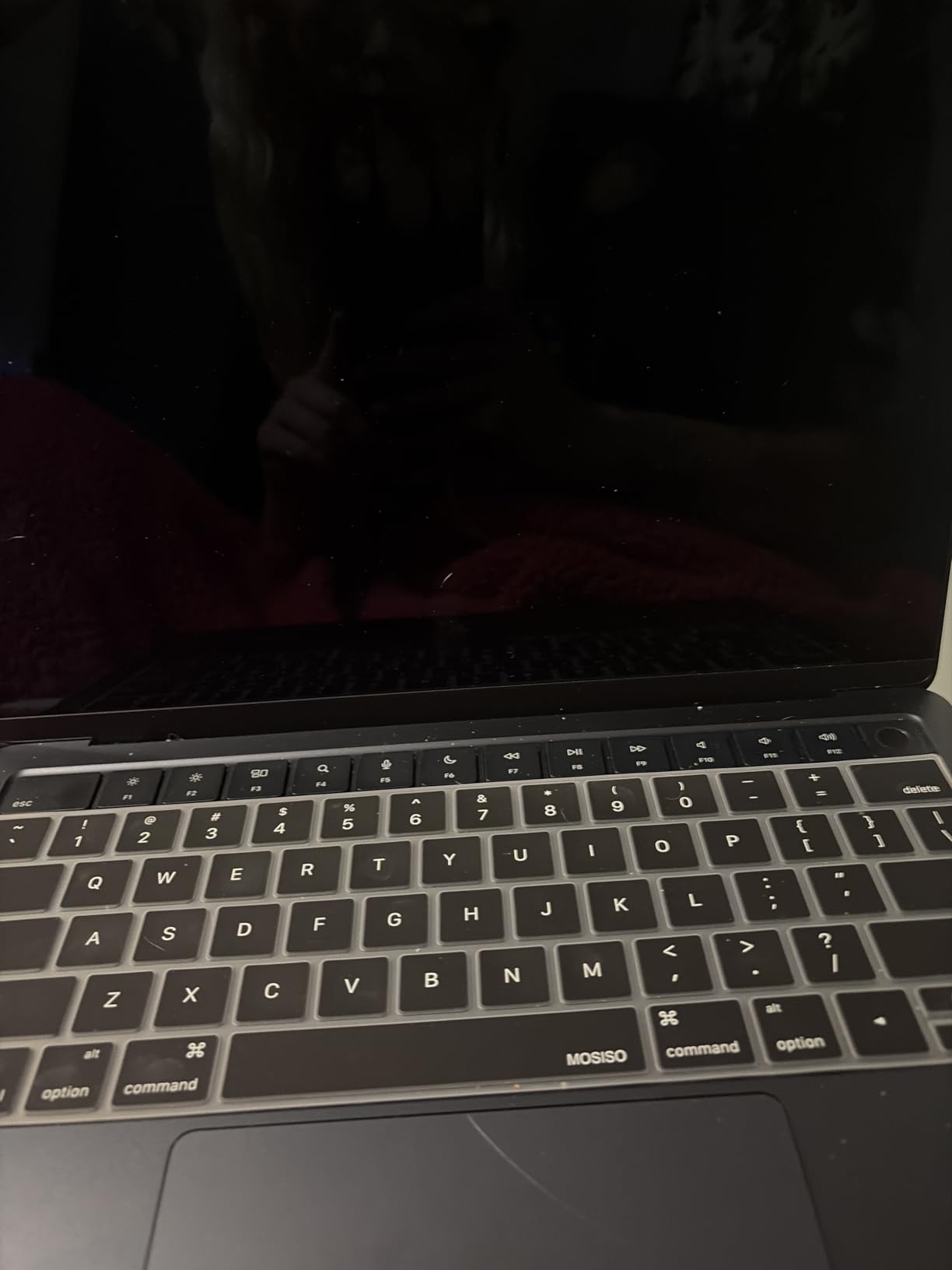 Apple 2022 MacBook Air Laptop with M2 chip (13.6-inch, 8GB RAM, 256GB SSD Storage) Starlight (Renewed) customer photo 2