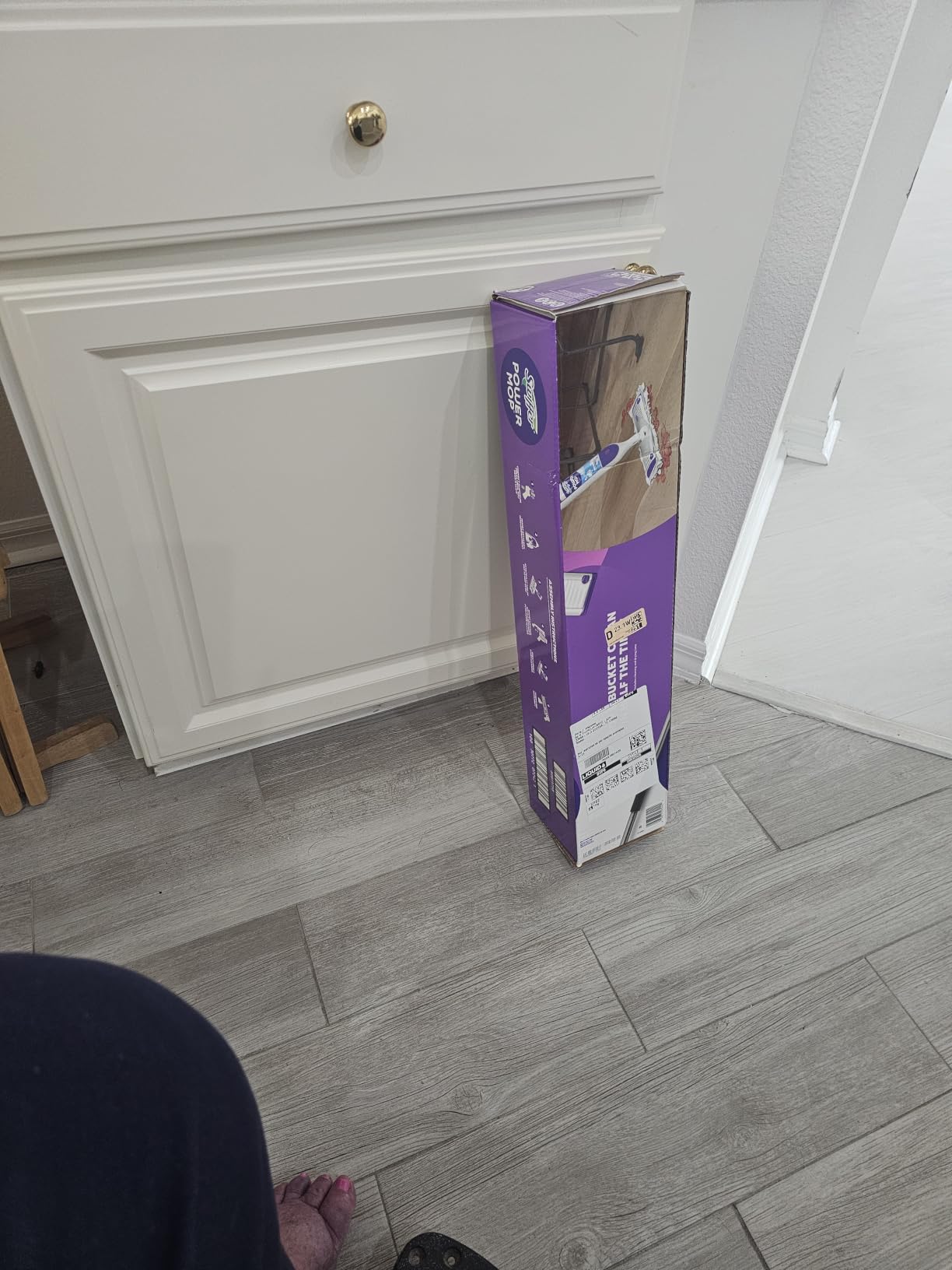 Swiffer PowerMop Mopping Kit for Floor Cleaning, Set Includes 1 Power Mop, 2 Replacement Pads, 1 Liquid Solution Refill, 2 Batteries, No Bucket Needed Electric Spray Cleaner, Multi-Surface and Wood customer photo 1