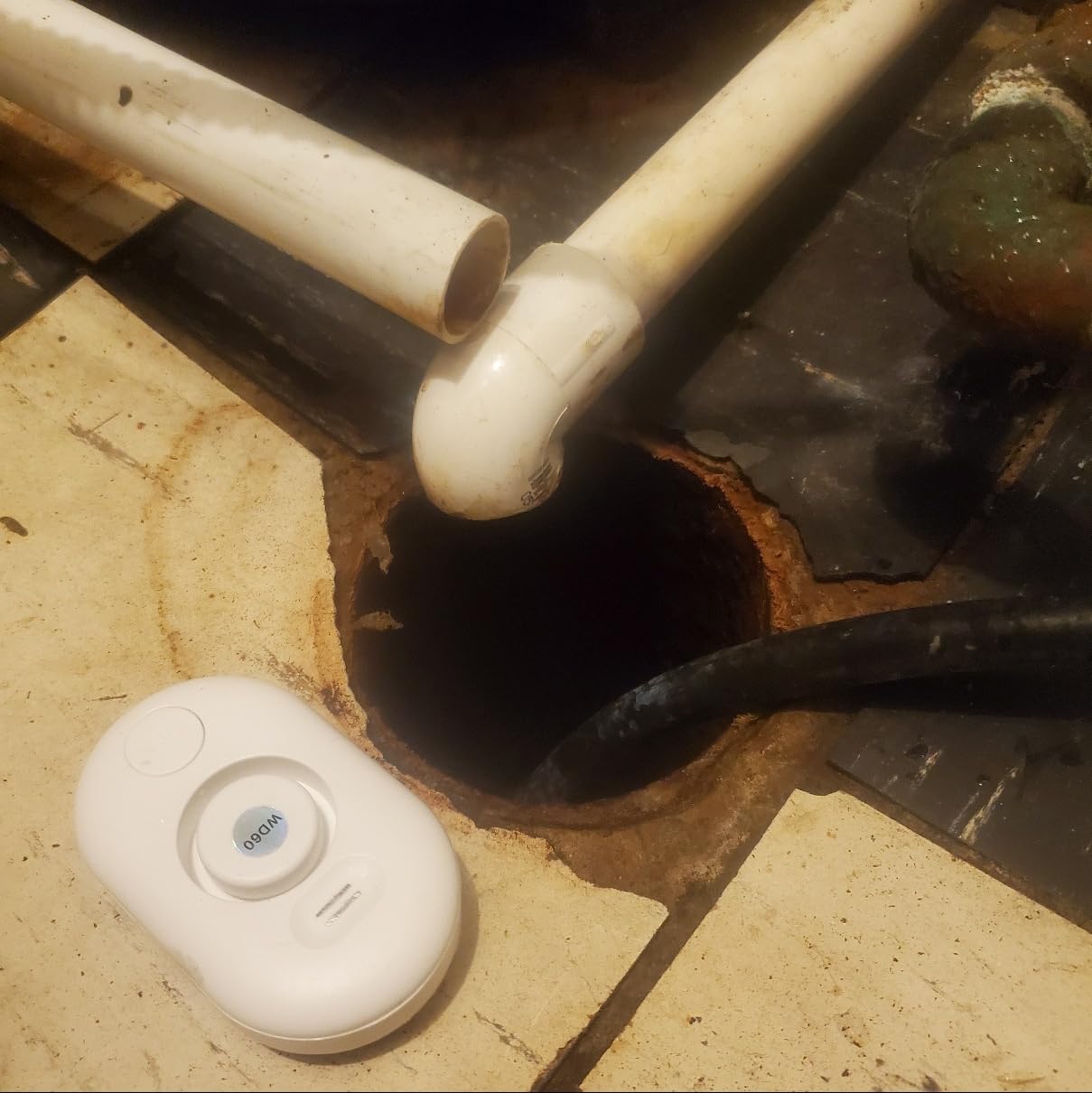 METAK Water Leak Detector Alarm: WiFi Water Flooding Monitor Smart App Sink Overflow Monitoring Adjustable Wet Moisture Alert Pipe Leakage Drip Detection Warning for Home Basement Floor customer photo 1