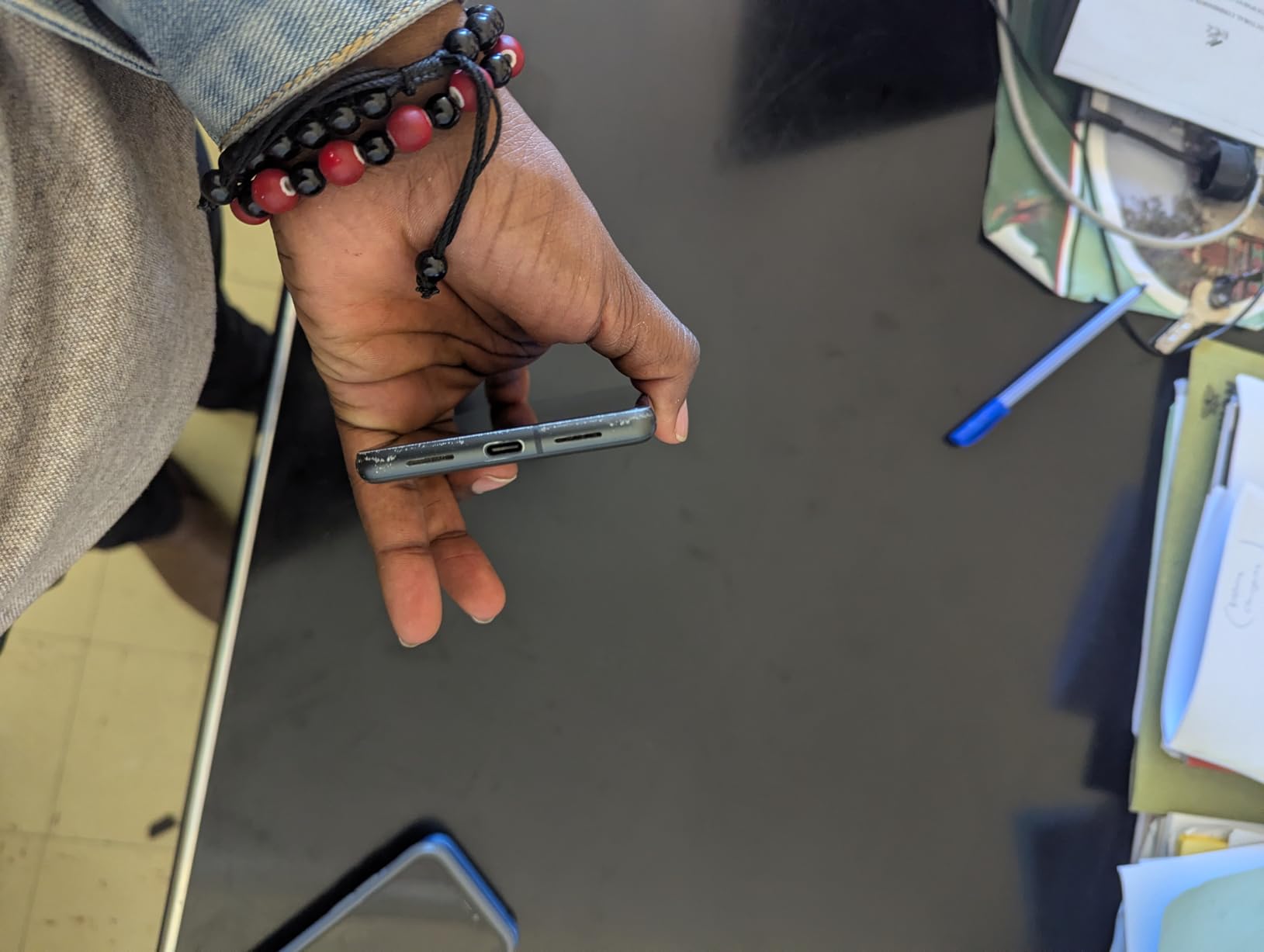Google Pixel 7 128GB 5G Smartphone - Unlocked for All Carriers - US Version - (Obsidian) customer photo 2