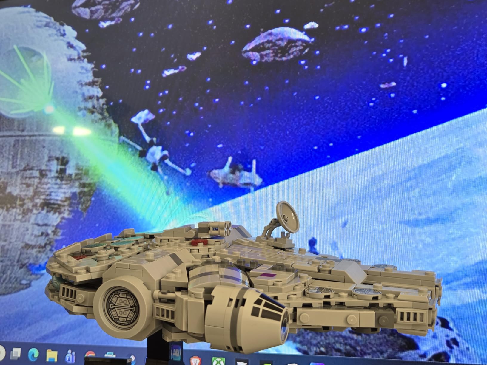 LEGO Star Wars Millennium Falcon 25th Anniversary Collectible - DIY Building Set for Adults, Men & Women, Ages 18+ - A New Hope Model with Display Stand - Star Wars Gift - 75375 customer photo 2