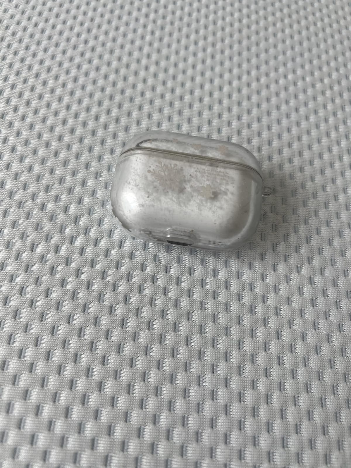 Apple AirPods Pro (2nd generation) with MagSafe Charging Case (USB-C) (Renewed) customer photo 2