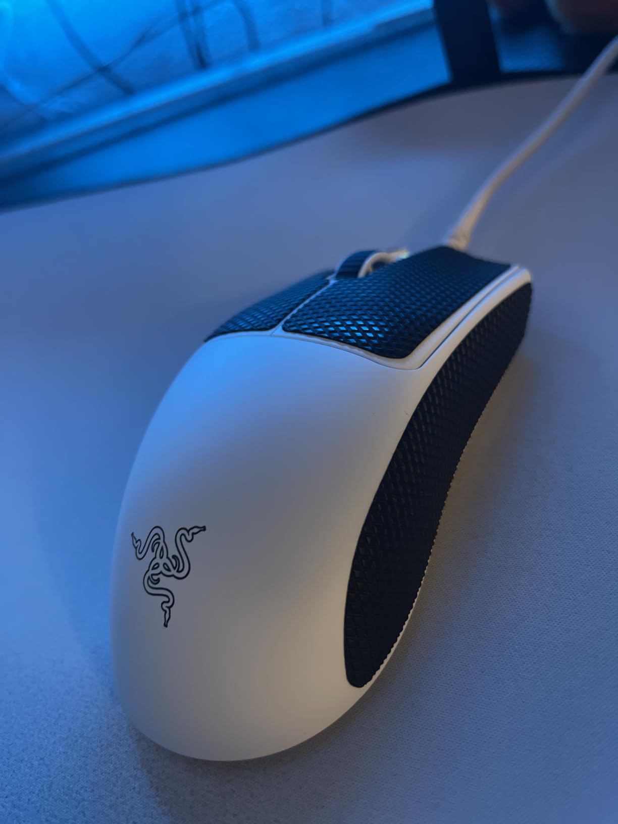 Razer Viper V3 Pro Wireless Esports Gaming Mouse, 55g Lightweight, White customer photo 2