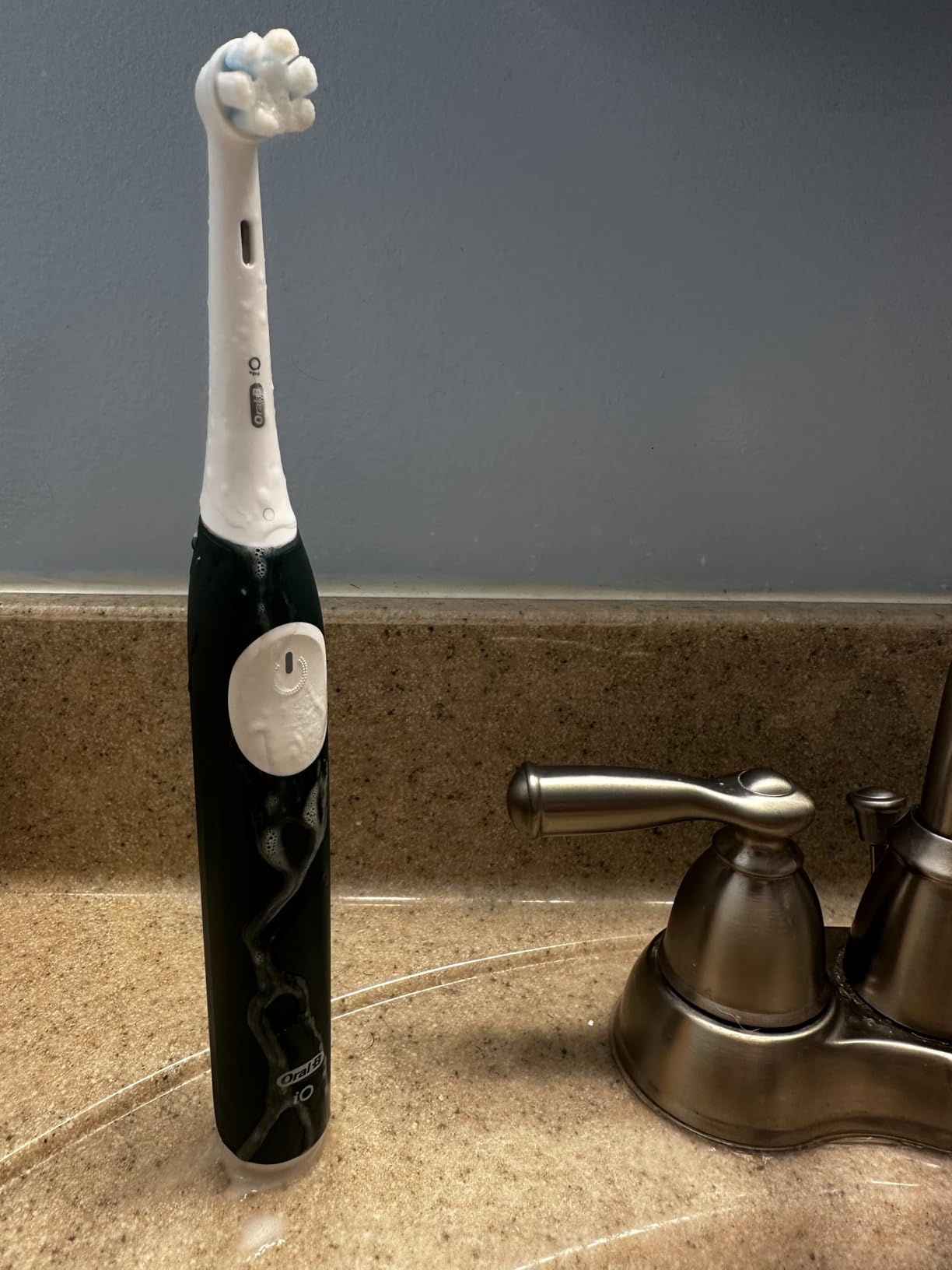 Oral-B Rechargeable Electric Toothbrush, iO2 Starter Kit, 3 Cleaning Modes, Automatic Pressure Sensor to Protect Gums, 2 Brush Heads, Forest Green customer photo 1