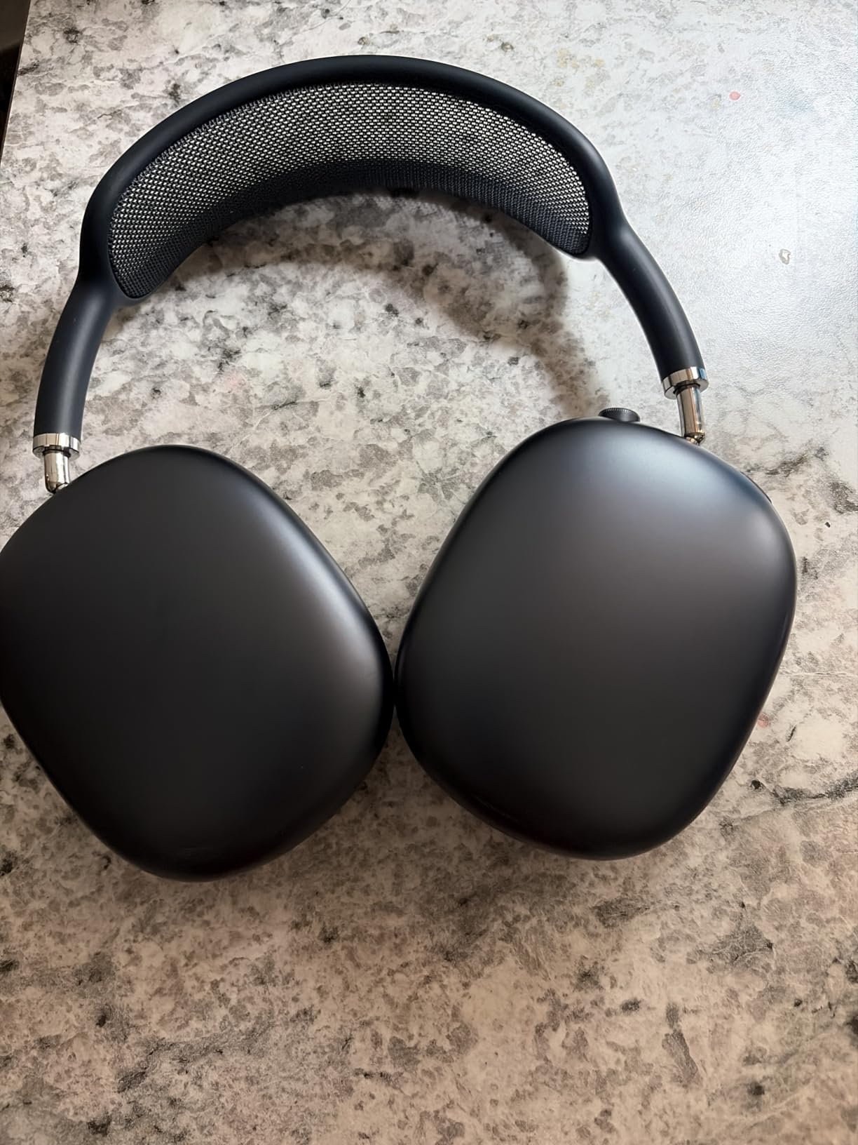 Apple AirPods Max - Midnight (Renewed) customer photo 1