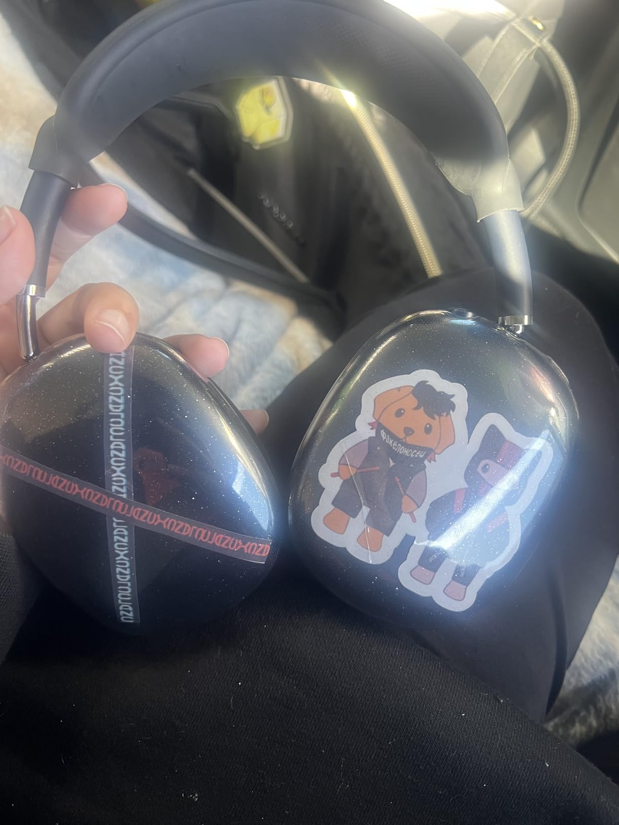 Apple AirPods Max - Midnight (Renewed) customer photo 2