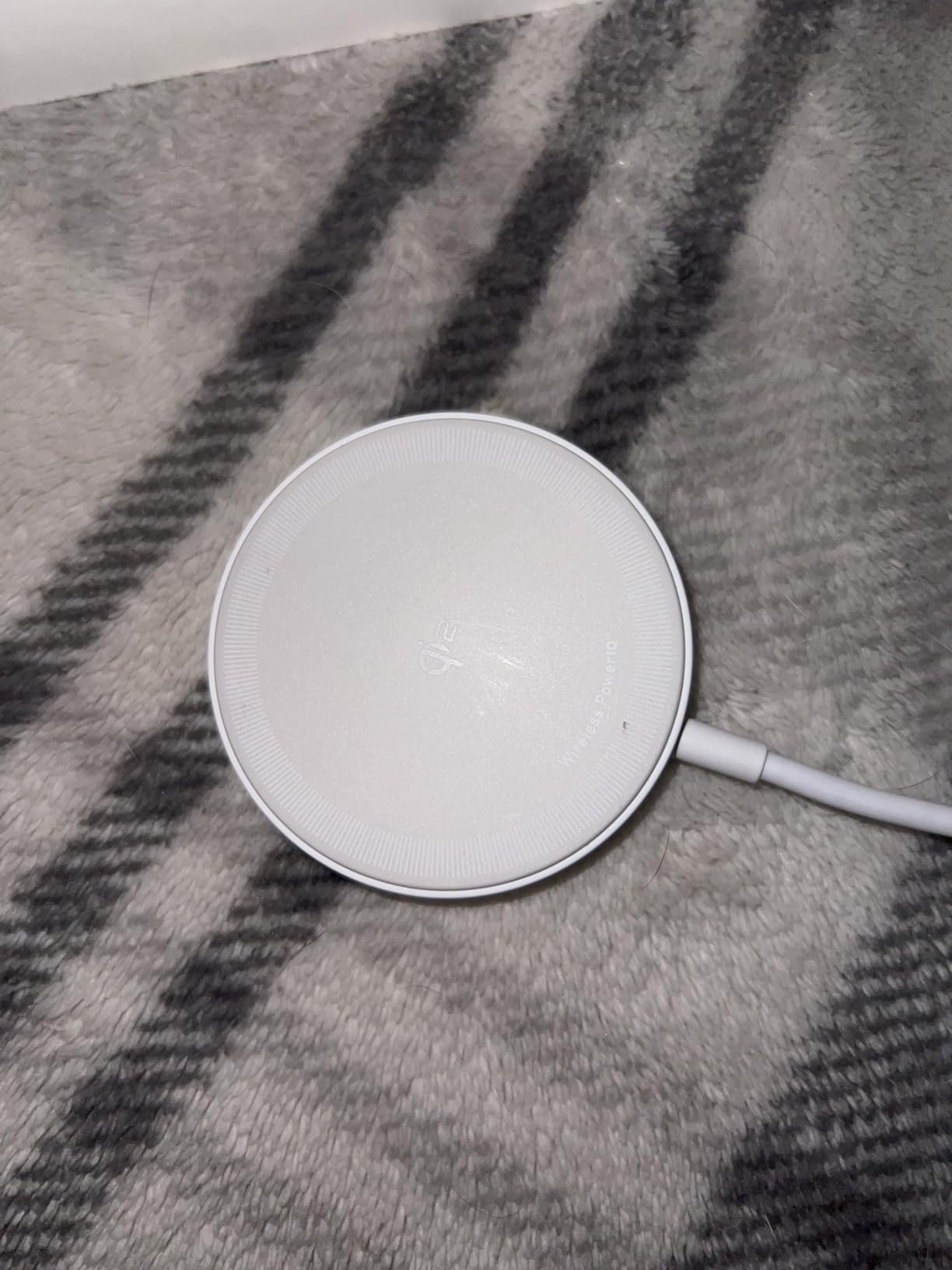 Anker Zolo MagSafe-Compatible Wireless Charger with Qi2 15W Fast Charging customer photo 2