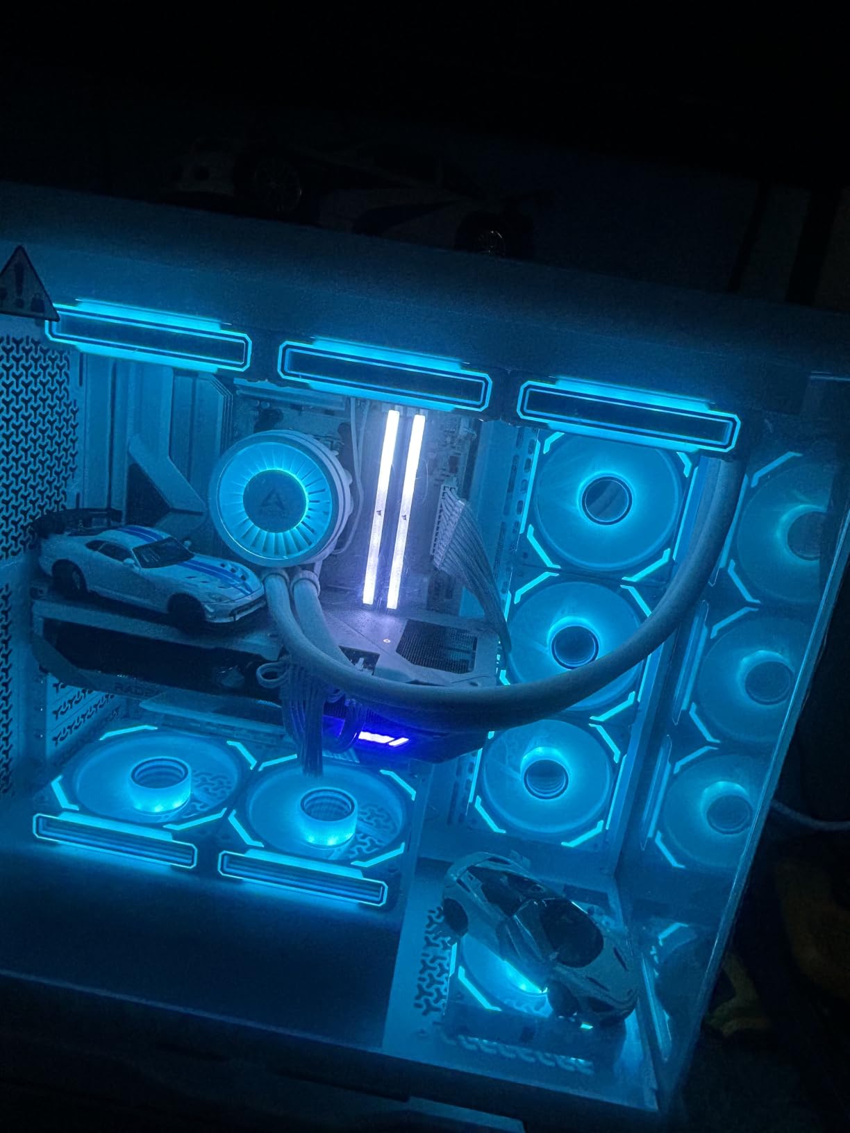 GIGABYTE RX 9070 XT Gaming OC customer photo 2