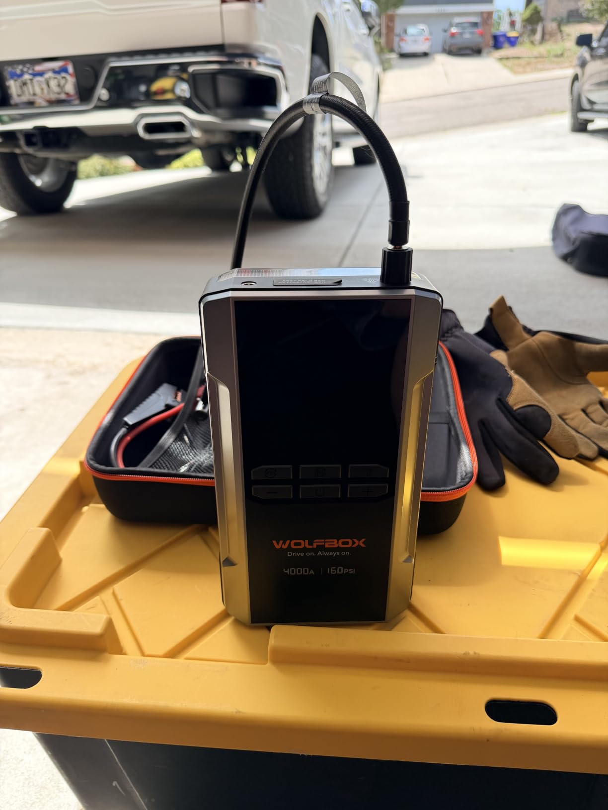 WOLFBOX MV24A 4000A Jump Starter with 160PSI Air Compressor, 12V Car Battery Booster, 88.8Wh Portable Jump Box (10L Gas/10L Diesel) with 65W Fast Charging, Tire Inflator, Jumper Cables, LED Light customer photo 2