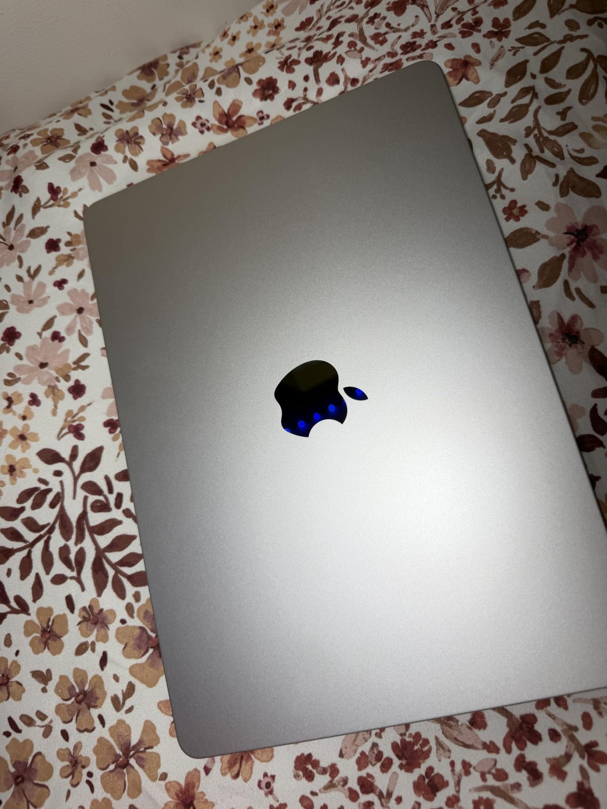Apple 2022 MacBook Air with Apple M2 Chip, 13-inch, 16GB RAM, 512GB Storage, Space Gray (Renewed Premium) customer photo 1