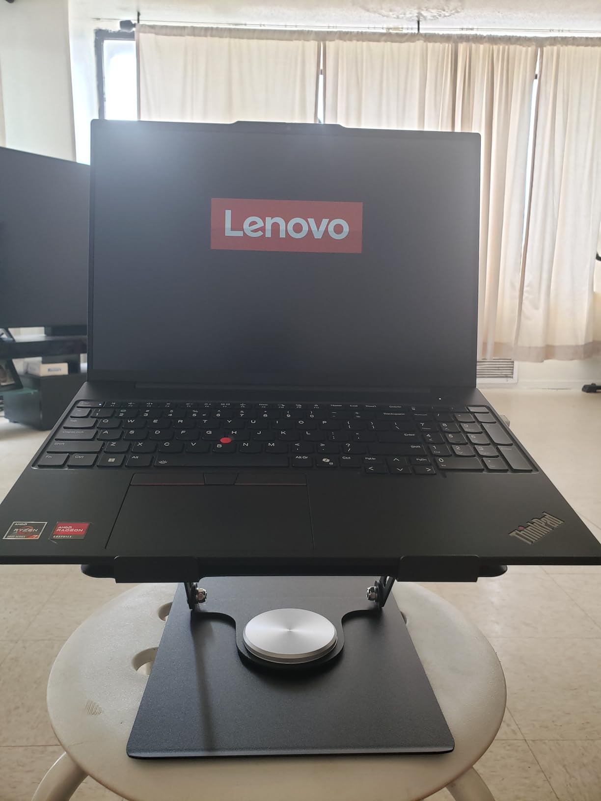 Lenovo ThinkPad E16 Gen 2 customer photo 2