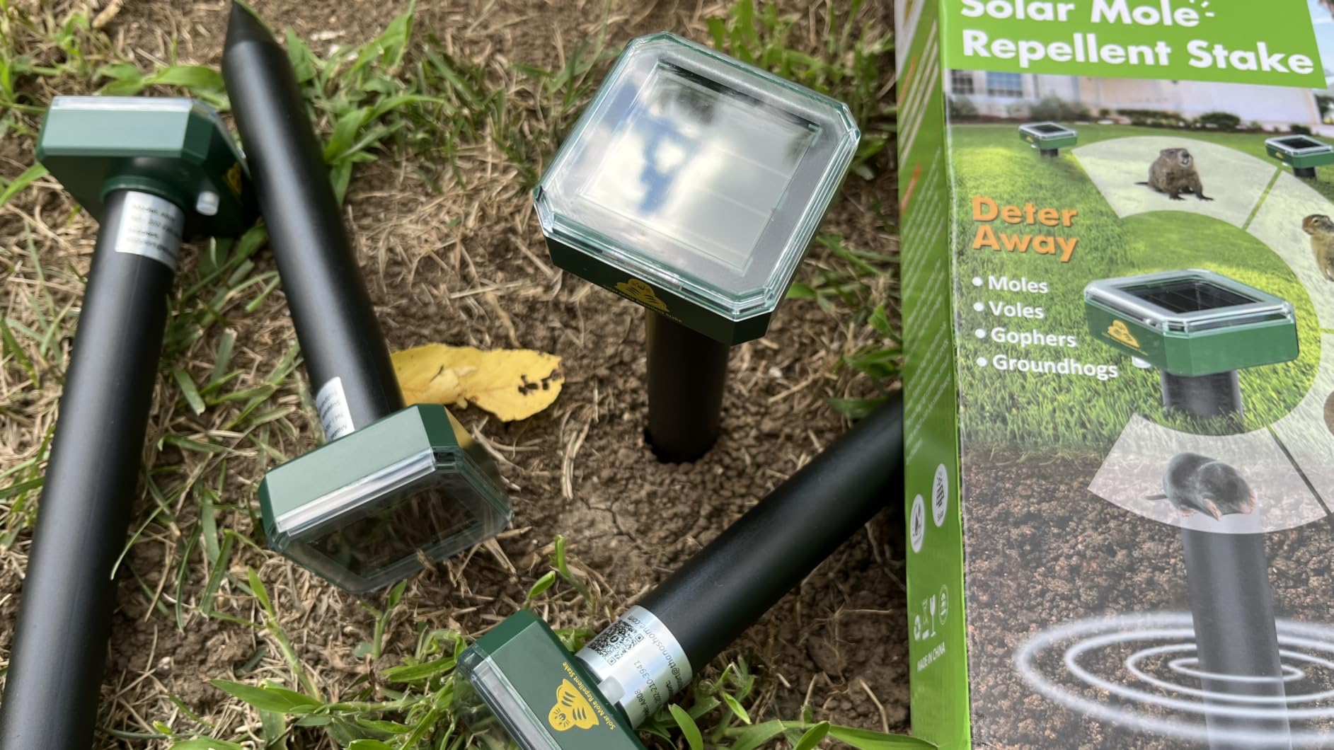 4 Packs Mole Repeller for Lawns, Solar Powered Mole Repellent Vole & Gopher Deterrent, IP 65 Waterproof Humane Pest Control for Gopher Vole Snake in Lawn, Garden & Yard customer photo 1