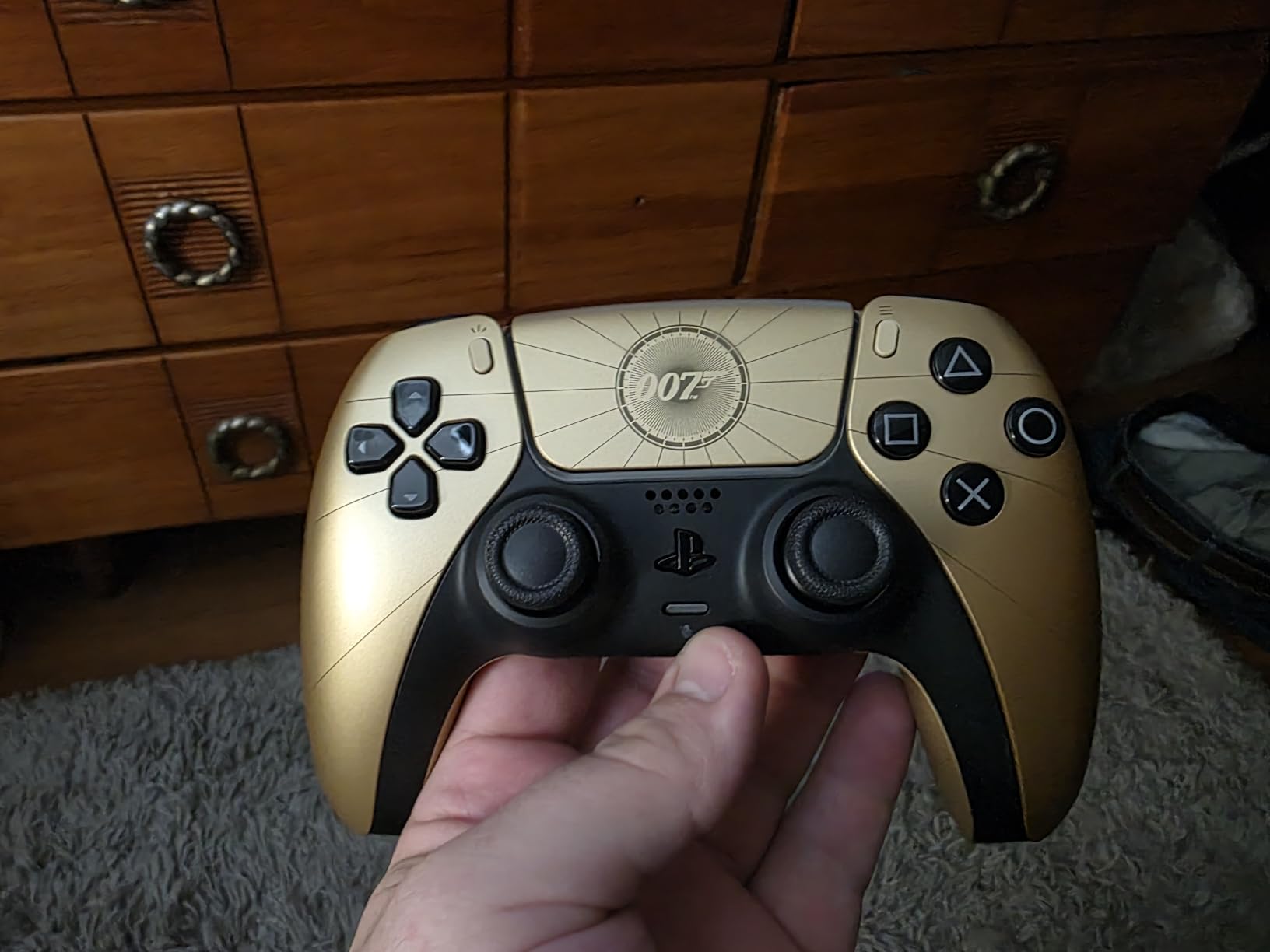 DualSense® Wireless Controller – 007 First Light Limited Edition customer photo 2