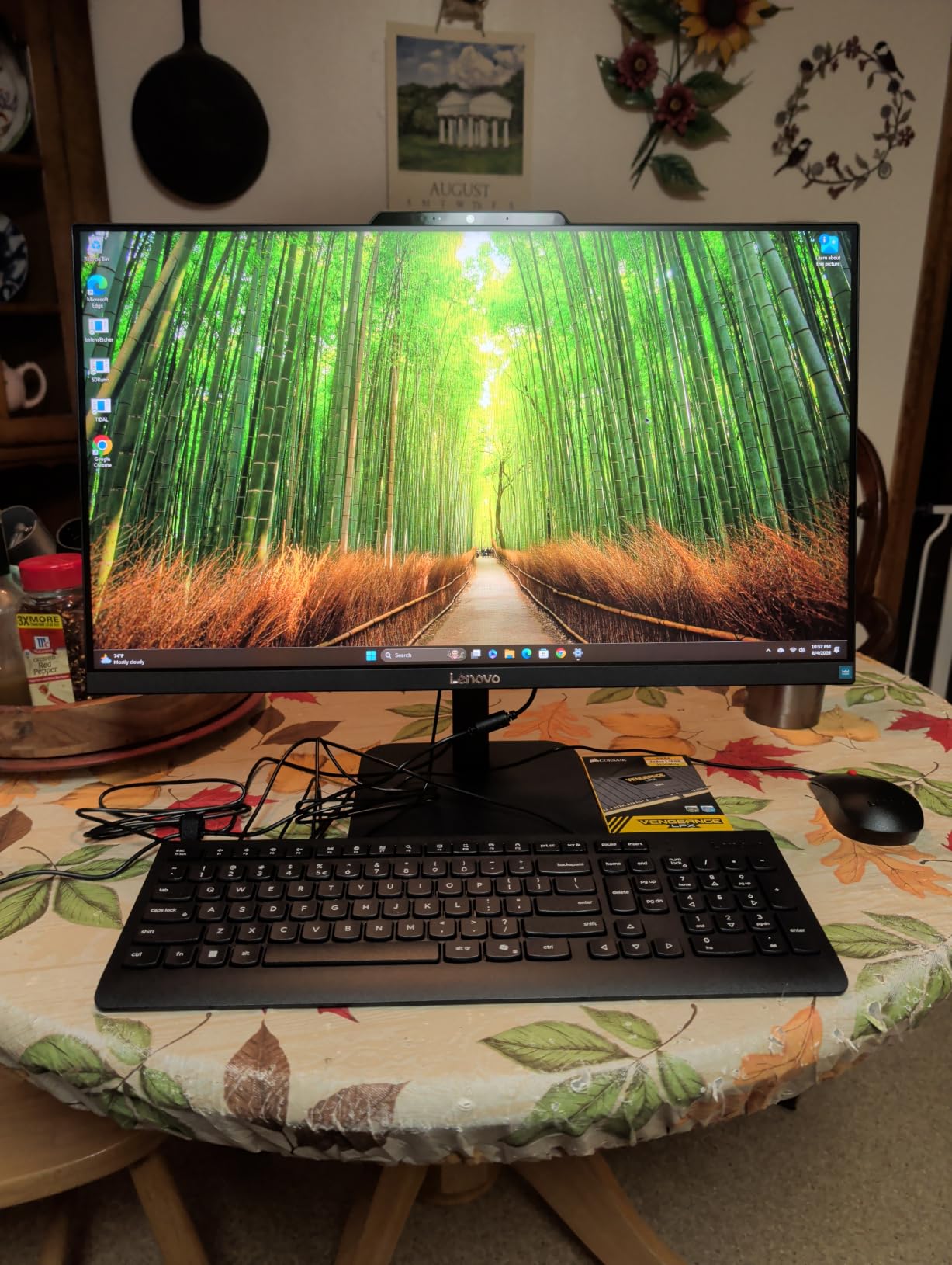 Lenovo IdeaCentre 24 All-in-One customer photo 1